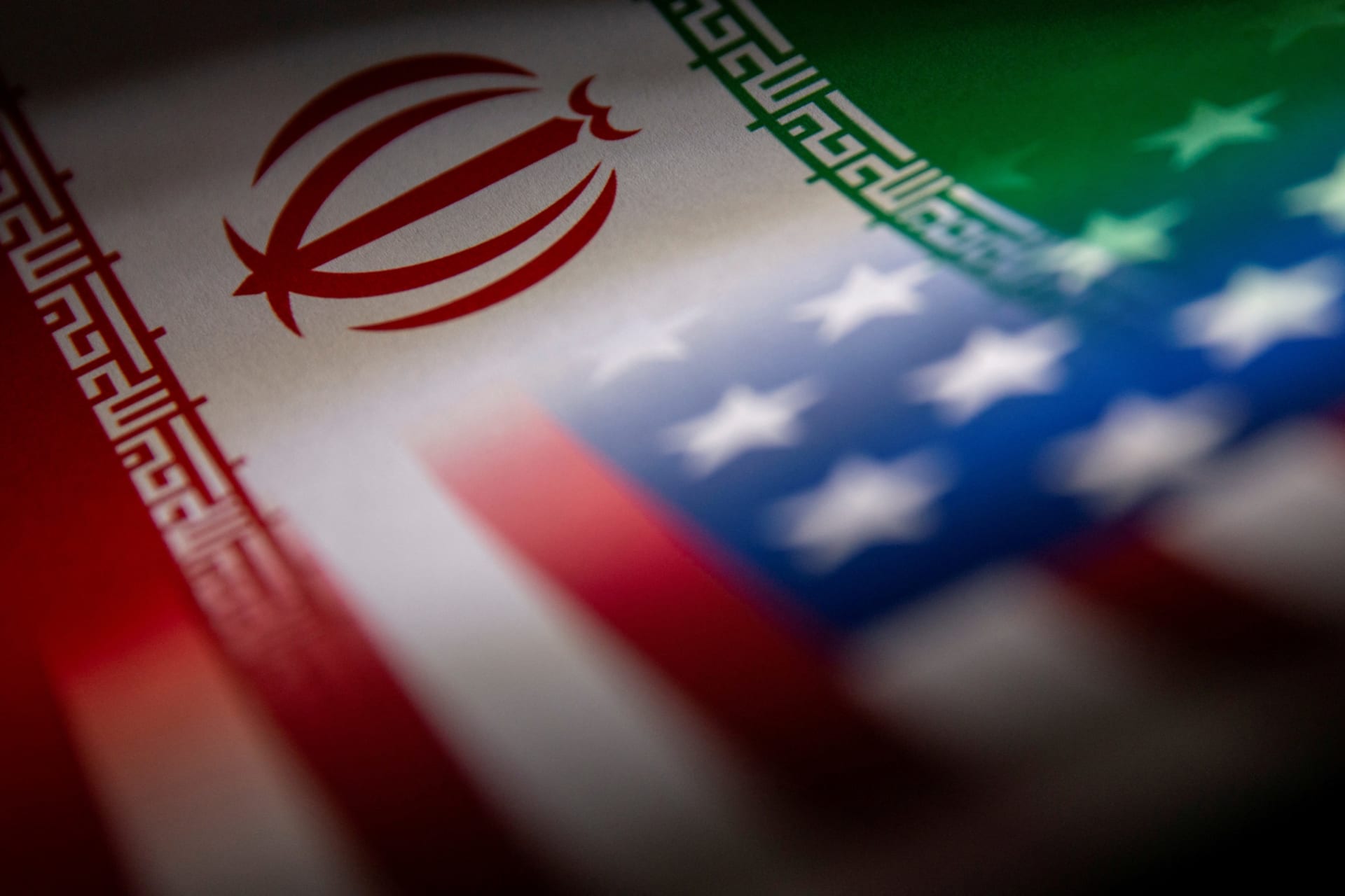 <p>The Iranian and U.S. flags illustrated.</p>
