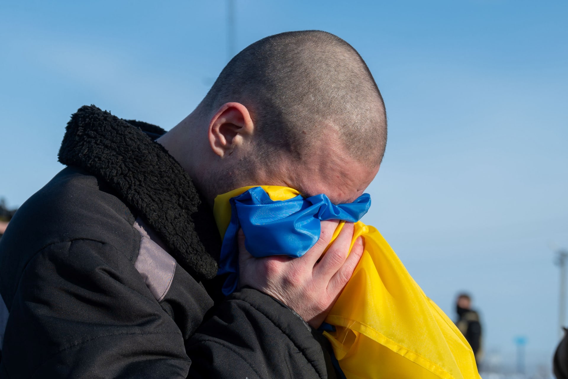 Year Three of the Ukraine War, With Miriam Elder and Carla Anne Robbins pic