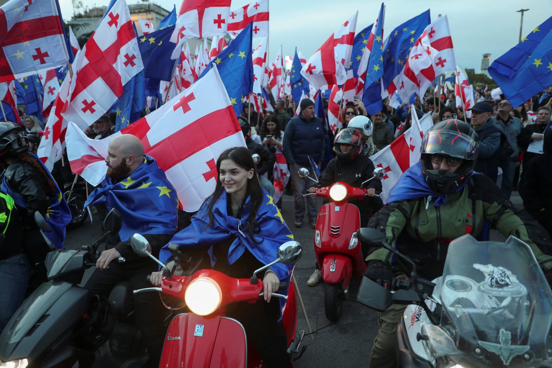 France Presses for Lebanon Aid, Japan Holds Snap Election, Georgia’s Divided Vote, and More pic
