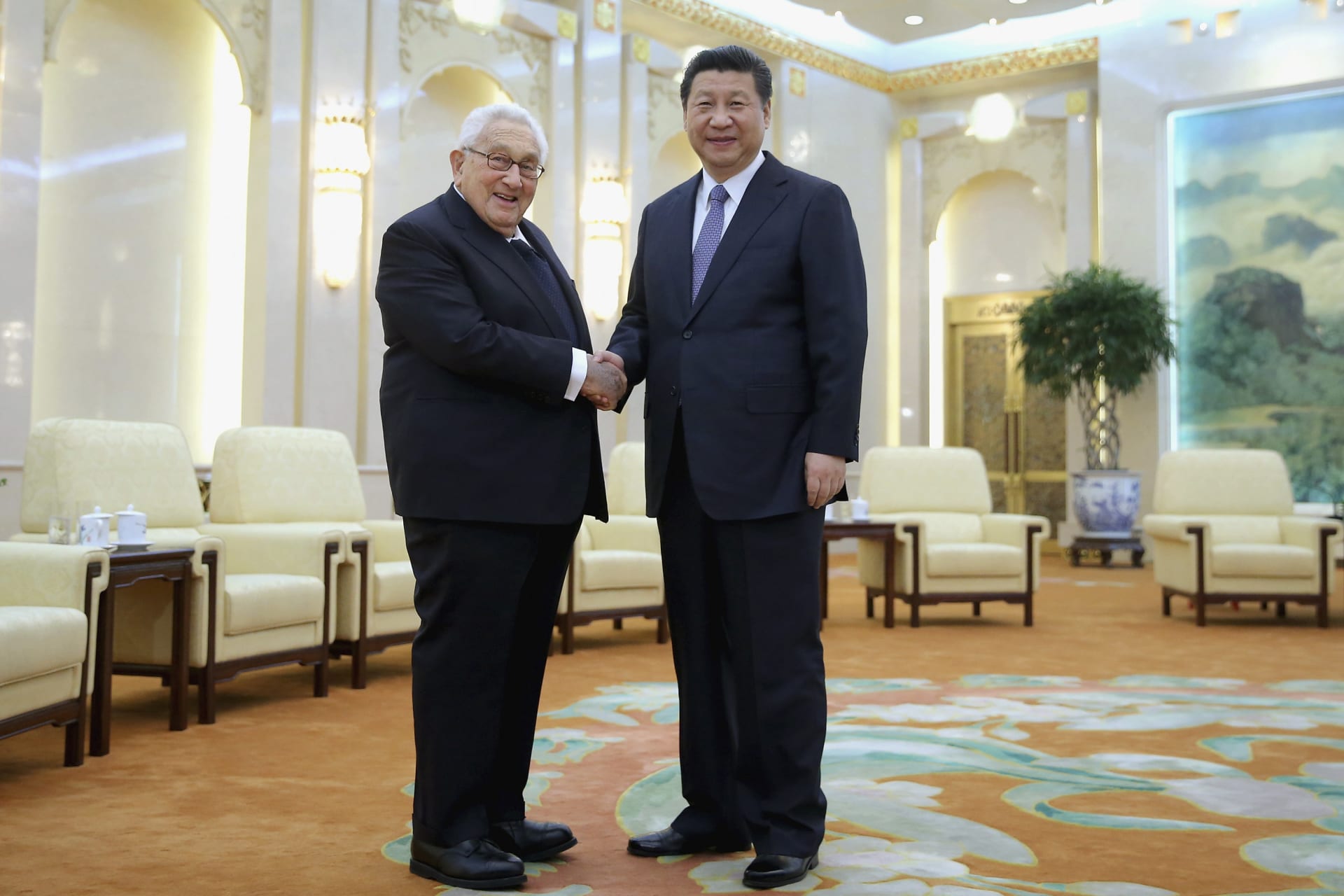 <p>Chinese President Xi Jinping shakes hands with former U.S. Secretary of State Henry Kissinger at the Great Hall of the People in Beijing.</p>
