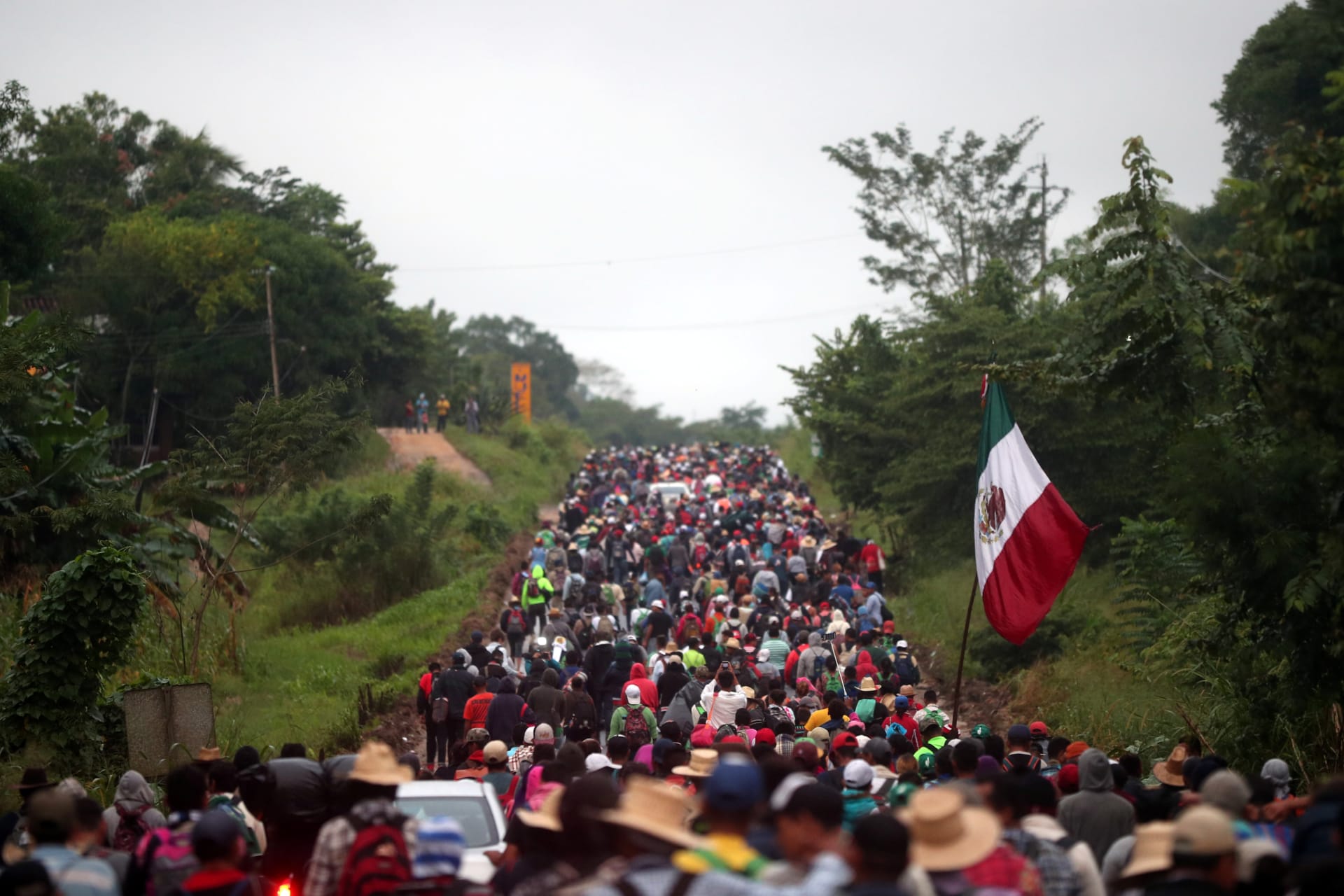 <p>Migrants, part of a caravan of thousands traveling from Central America en route to the United States, walk along the highway to Isla from Sayula de Aleman, Mexico, November 3, 2018. </p>
