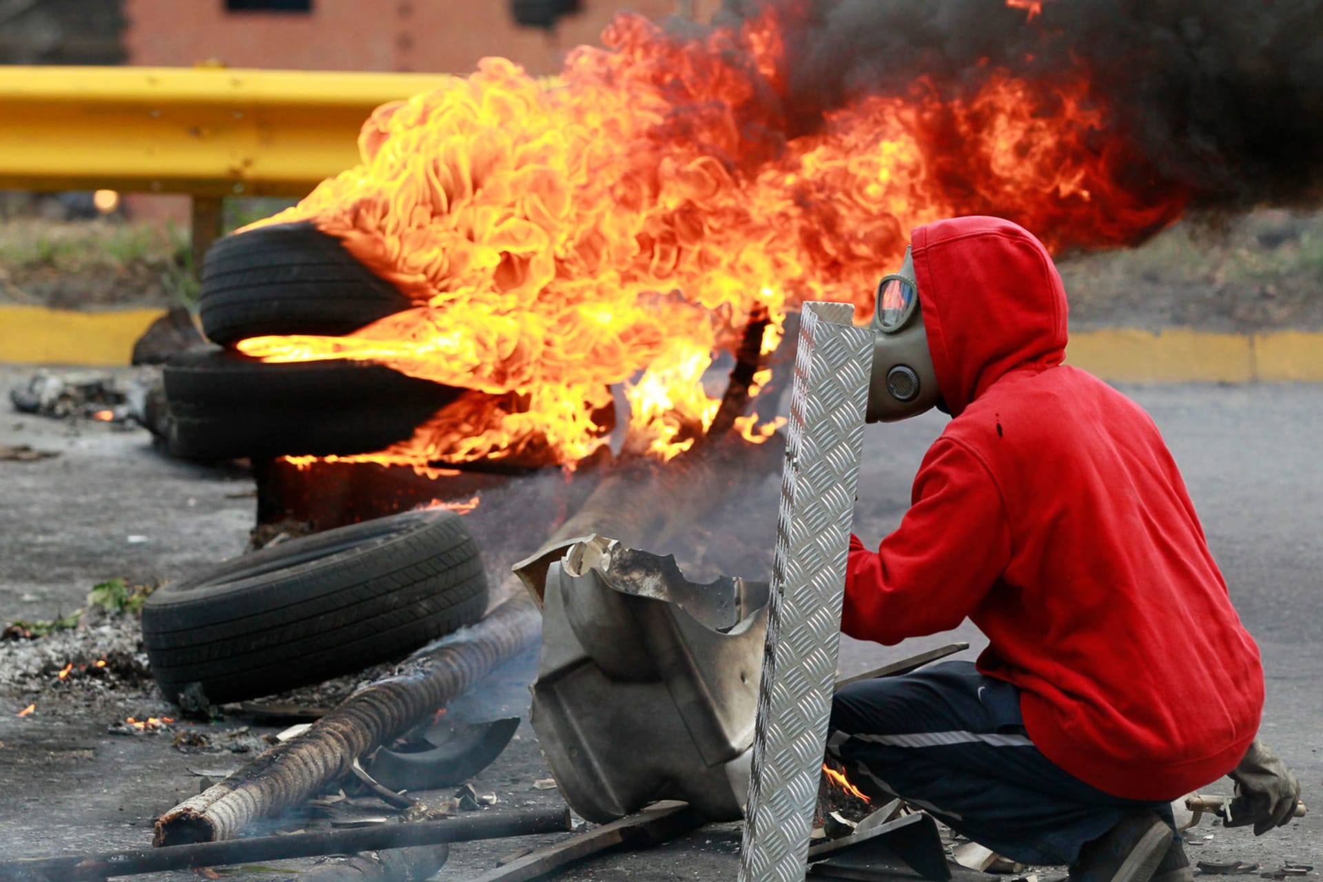 <p>An anti-government protester covers himself with a shield during a protest against President Nicolas Maduro’s government in Caracas June 4, 2014. </p>

