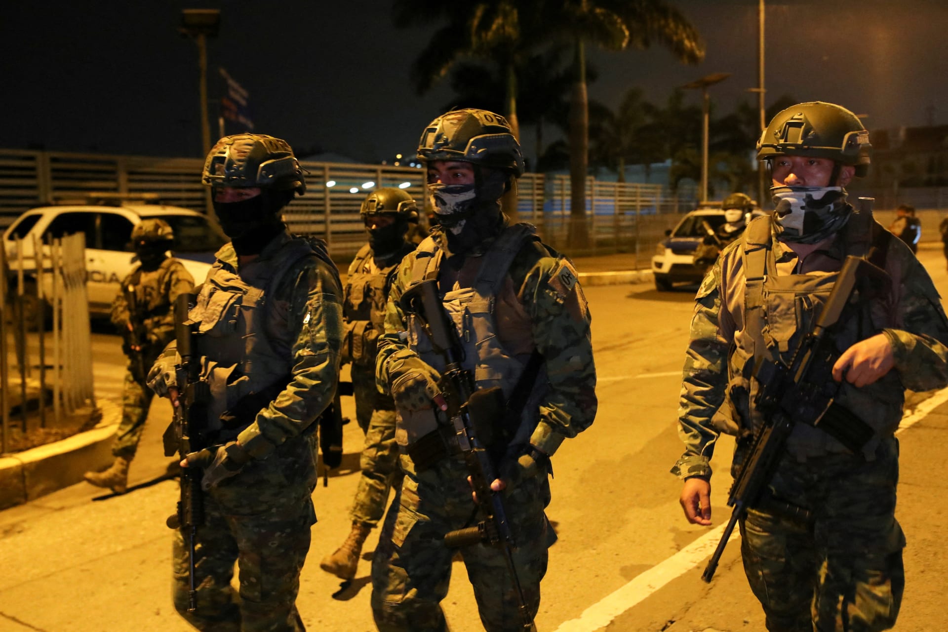 Ecuadorian Soldiers patrol Guayaquil