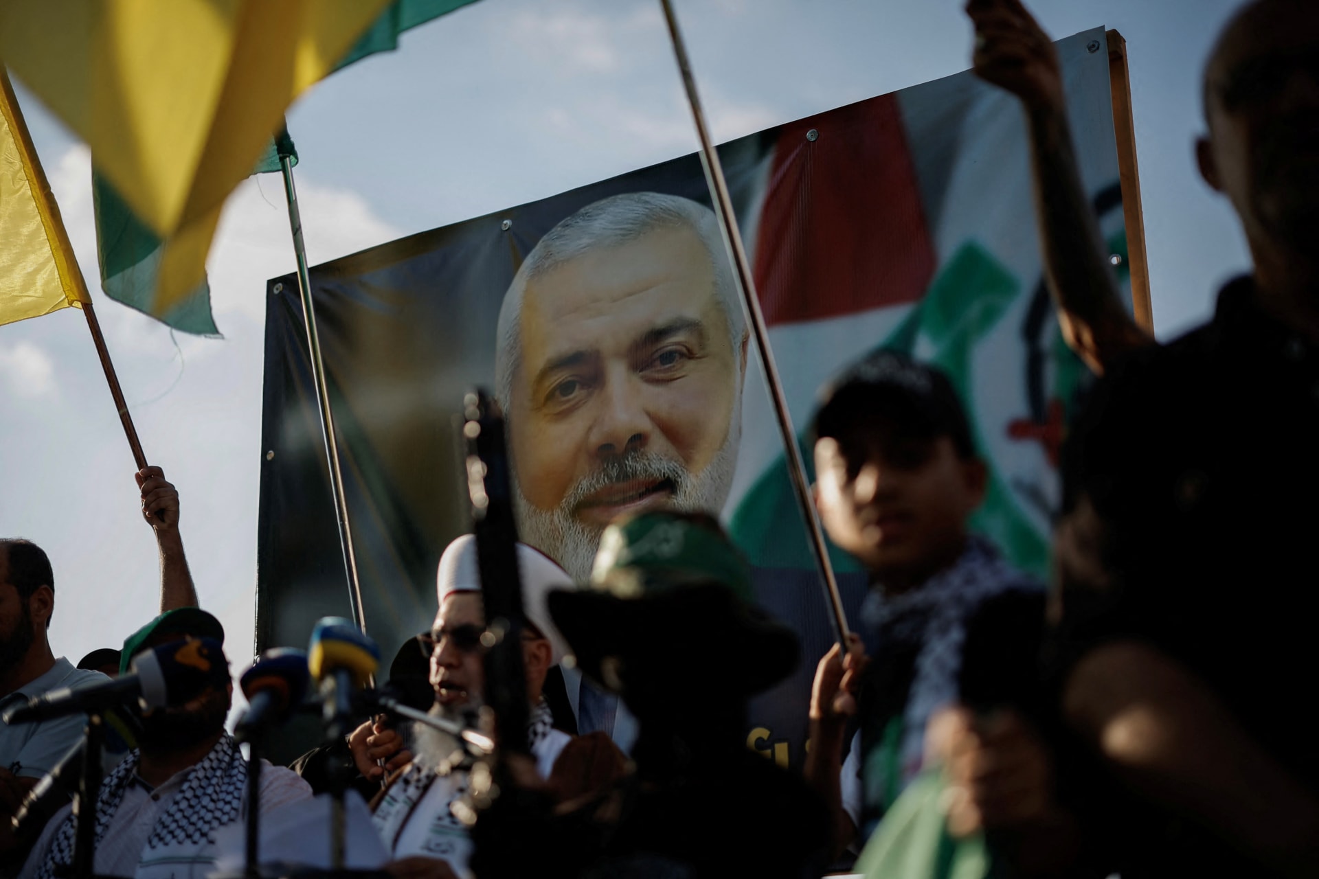 Israel-Iran Tensions Escalate, Venezuela Election Questioned, Edinburgh Fringe Shines, and More pic
