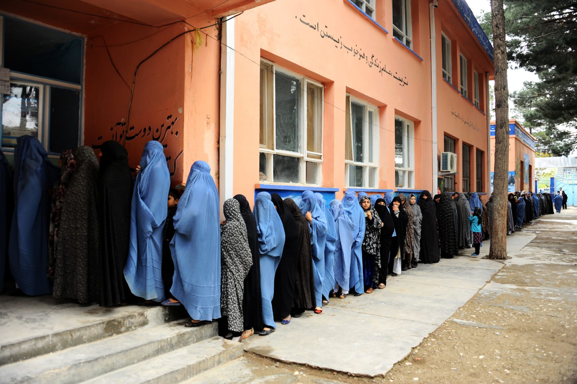<p>Afghan women line up to vote in the 2014 presidential election.</p>