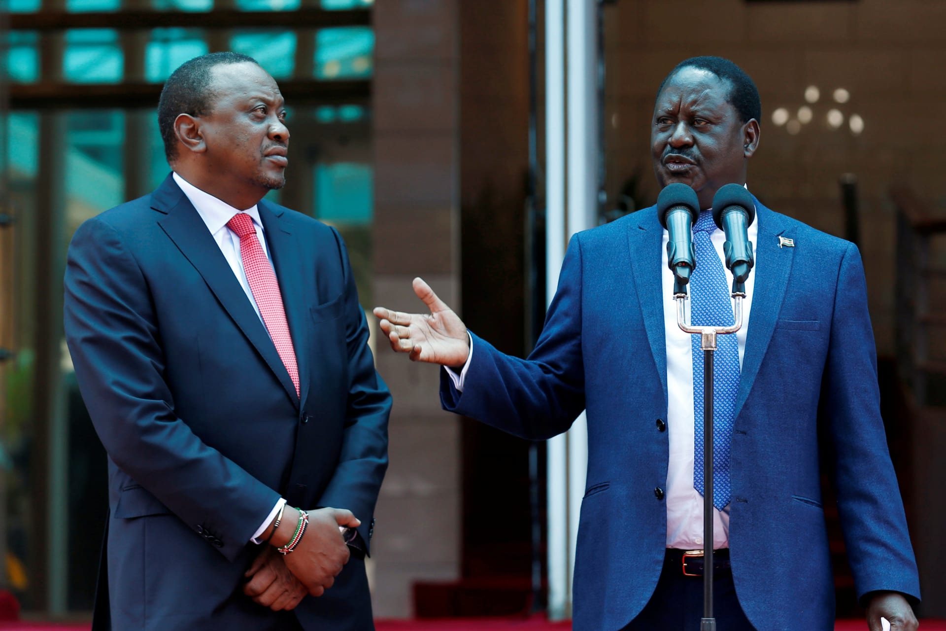 <p>Kenya’s opposition leader Raila Odinga of the National Super Alliance (NASA) coalition flanked by Kenya’s President Uhuru Kenyatta (L) address a news conference after meeting at the Harambee house office in Nairobi, Kenya March 9, 2018.</p>