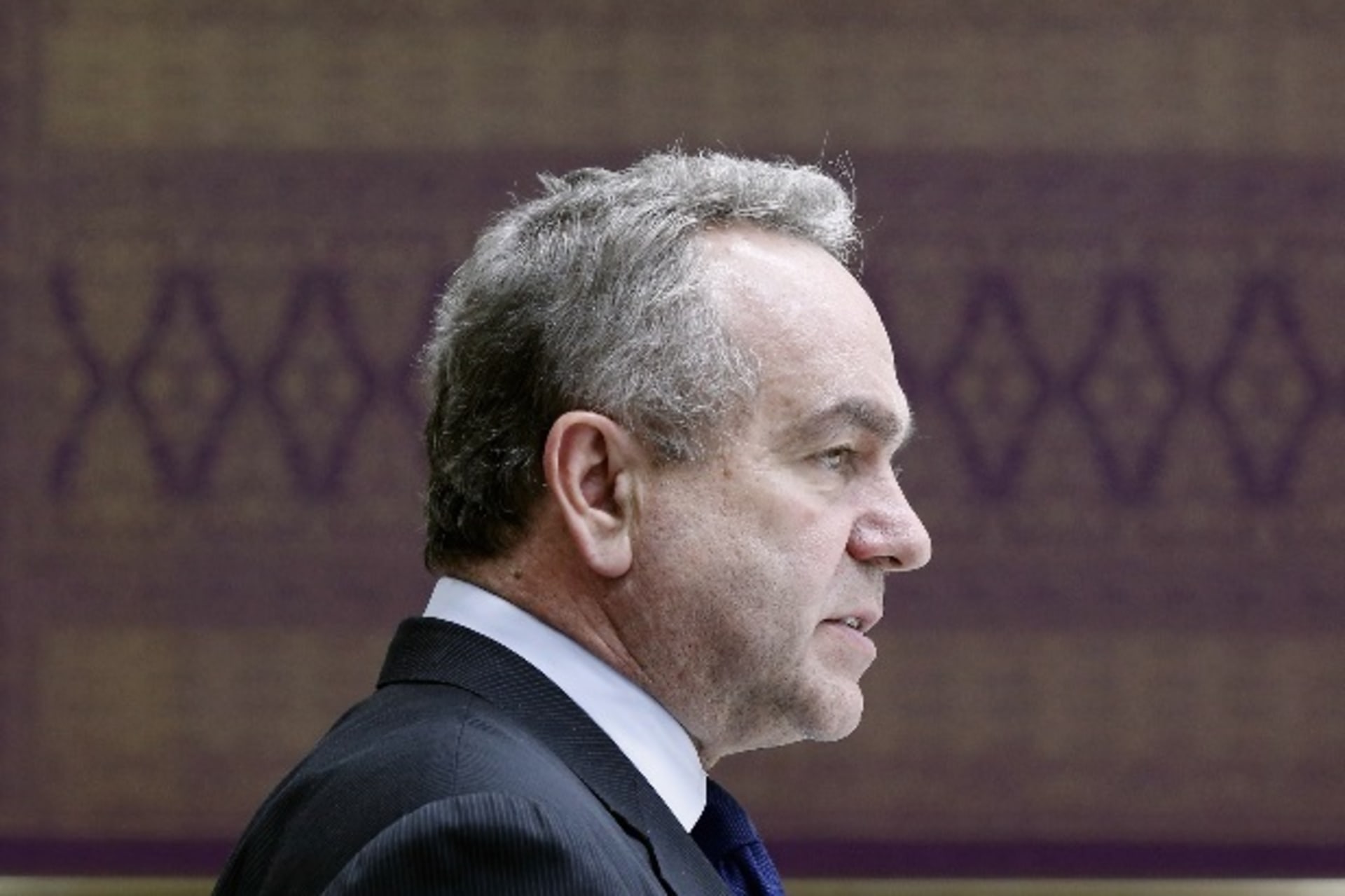 <p>U.S. Assistant Secretary of State Kurt Campbell speaks during a news conference at the U.S. embassy in Kuala Lumpur December 13, 2012. Seen in the background is a display of traditional Malay “songket” fabric. REUTERS/Bazuki Muhammad</p>
