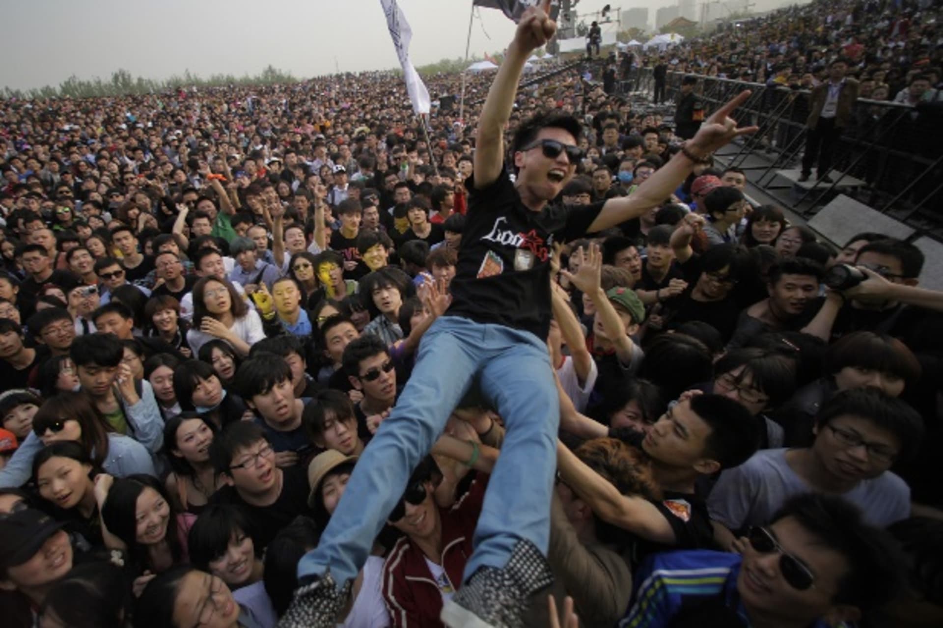 China millennials rock concert