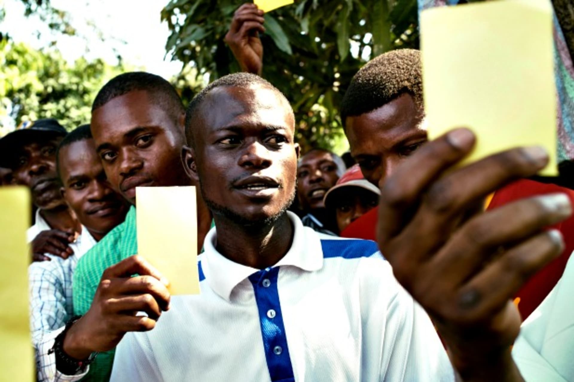 <p>Activists show ‘yellow cards’ to express their view against the delay in presidential election, in Kinshasa, the Democratic Republic of Congo, October 18, 2016.</p>
