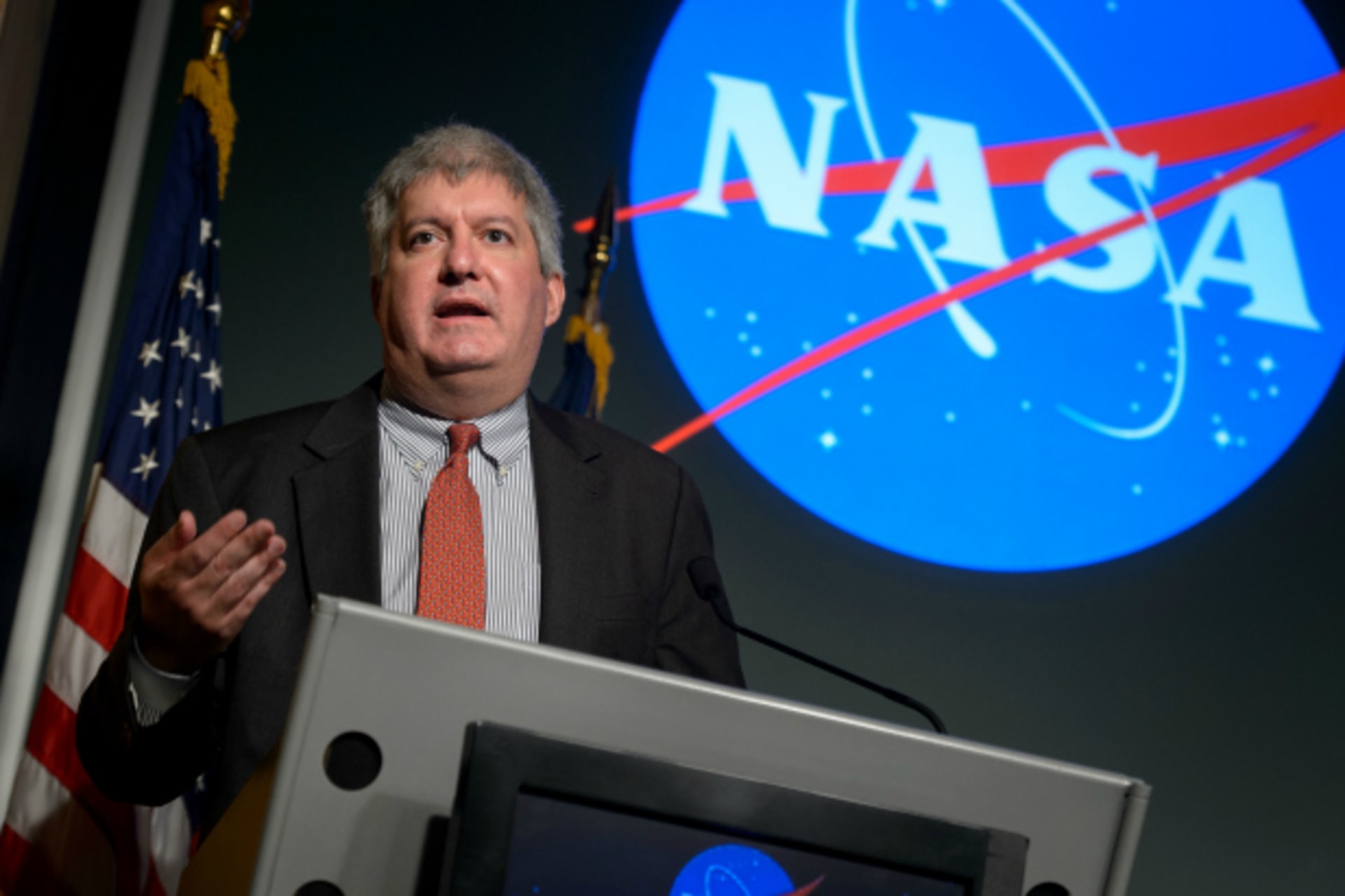 <p>Tom Kalil, Deputy Director for Technology and Innovation, White House Office of Science and Technology Policy, talks during the Asteroid Initiative Industry and Partner Day at NASA Headquarters in June 2013.</p>
