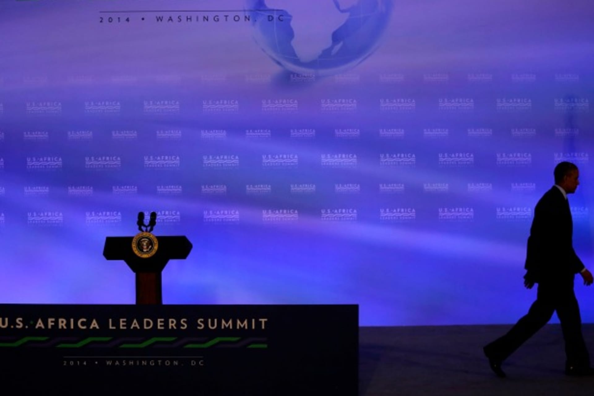 <p>U.S. President Barack Obama walks off stage as he finishes his news conference at the conclusion of the U.S.-Africa Leaders Summit at the U.S. State Department in Washington, August 6, 2014. (Reuters/Jim Bourg)</p>
