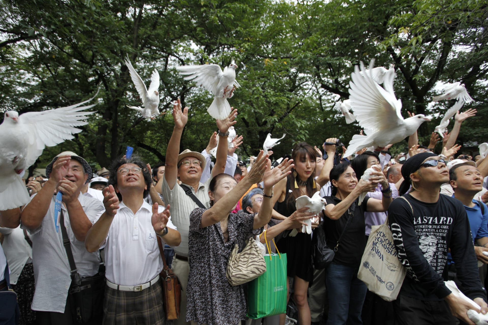 <p>People release doves as a symbol of peace at the Yasukuni Shrine for the war dead in Tokyo August 15, 2012, on the anniversary of Japan’s surrender in World War II.</p>
