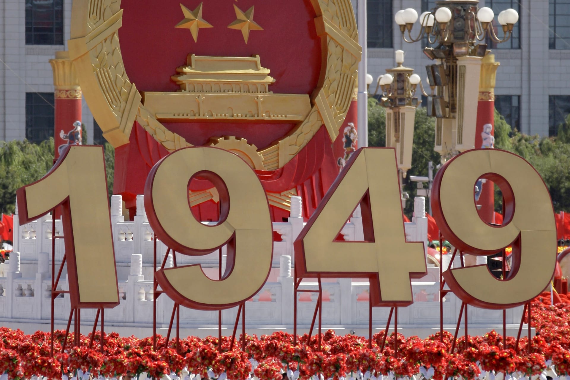 <p>Participants with huge ‘1949’ sign march past Tiananmen Square in a massive parade to mark the 60th anniversary of the founding of the People’s Republic of China in Beijing October 1, 2009.</p>