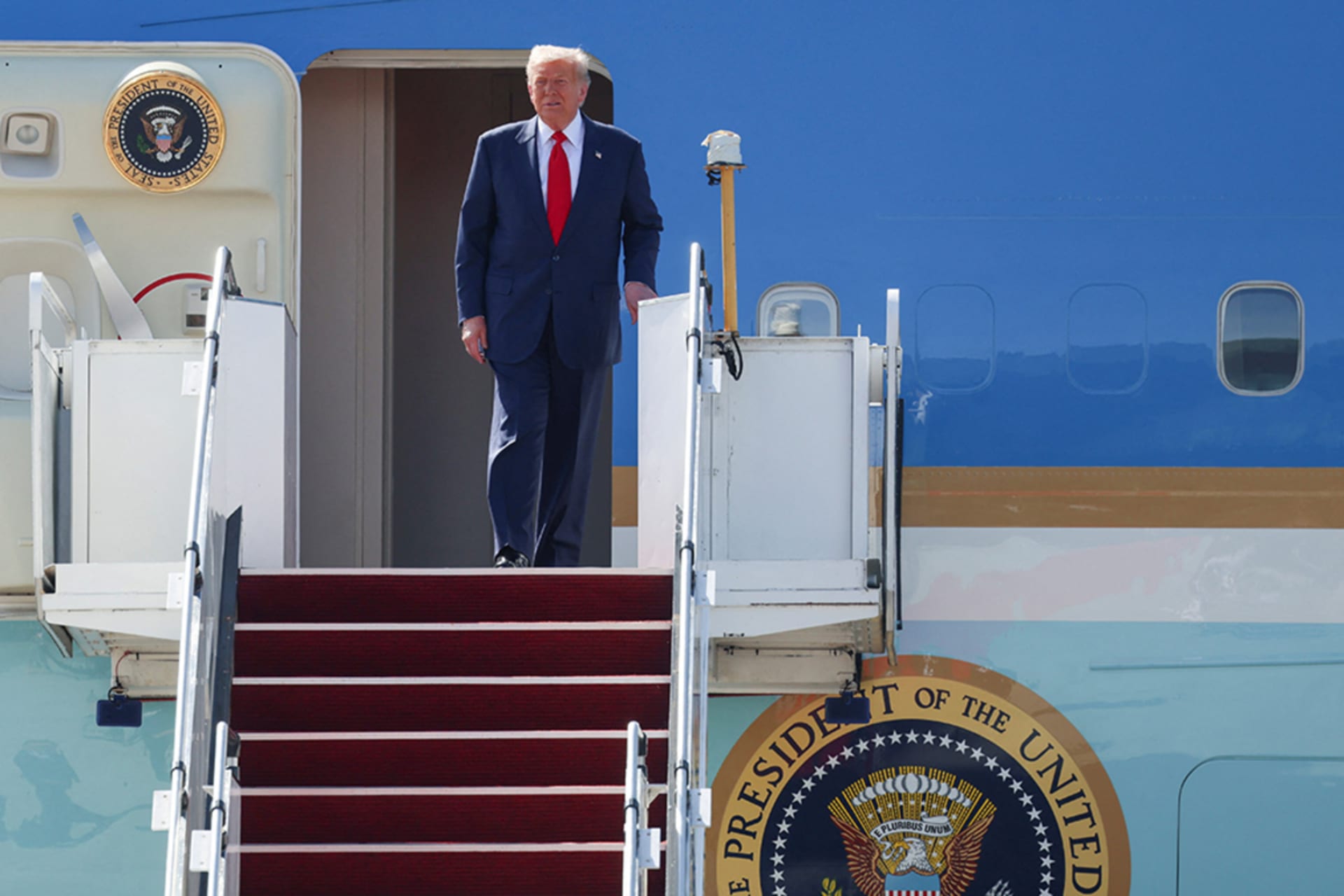<p>U.S. President Donald Trump disembarks Air Force One at Kuala Lumpur International Airport in Sepang, Malaysia, October 26, 2025.</p>
