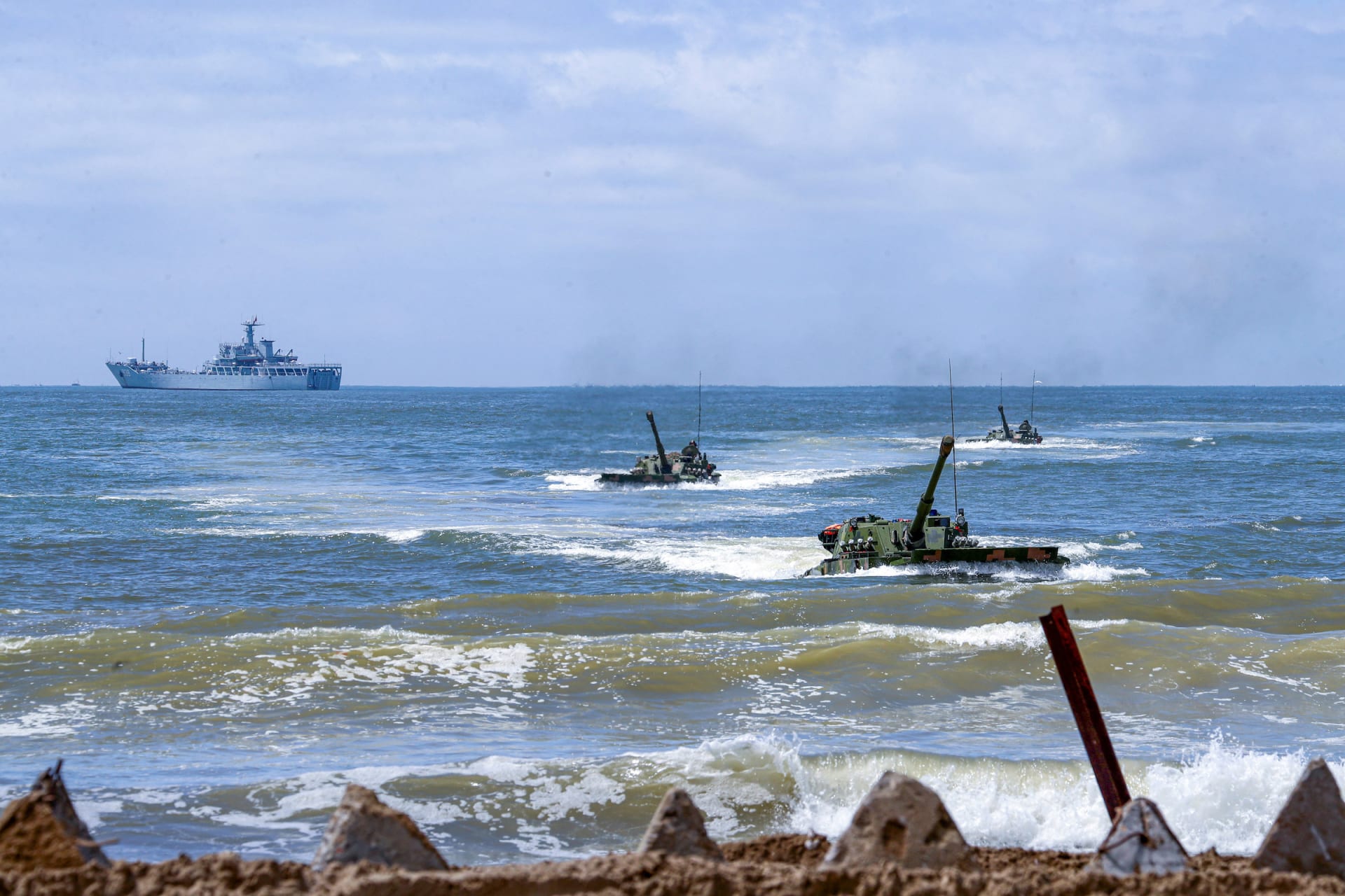 PLA amphibious exercise