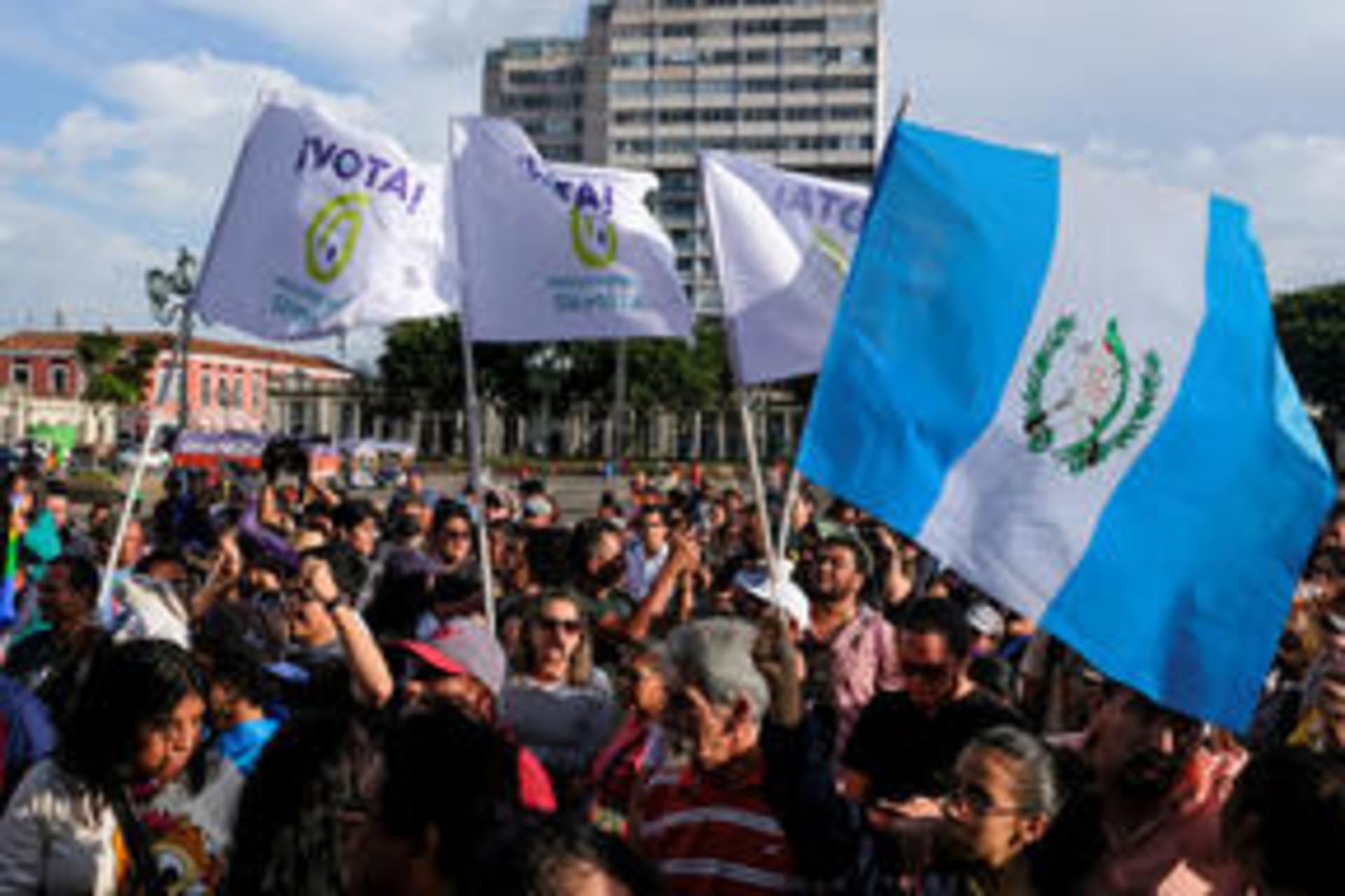 Photo of Guatemalans attending Semilla demonstration