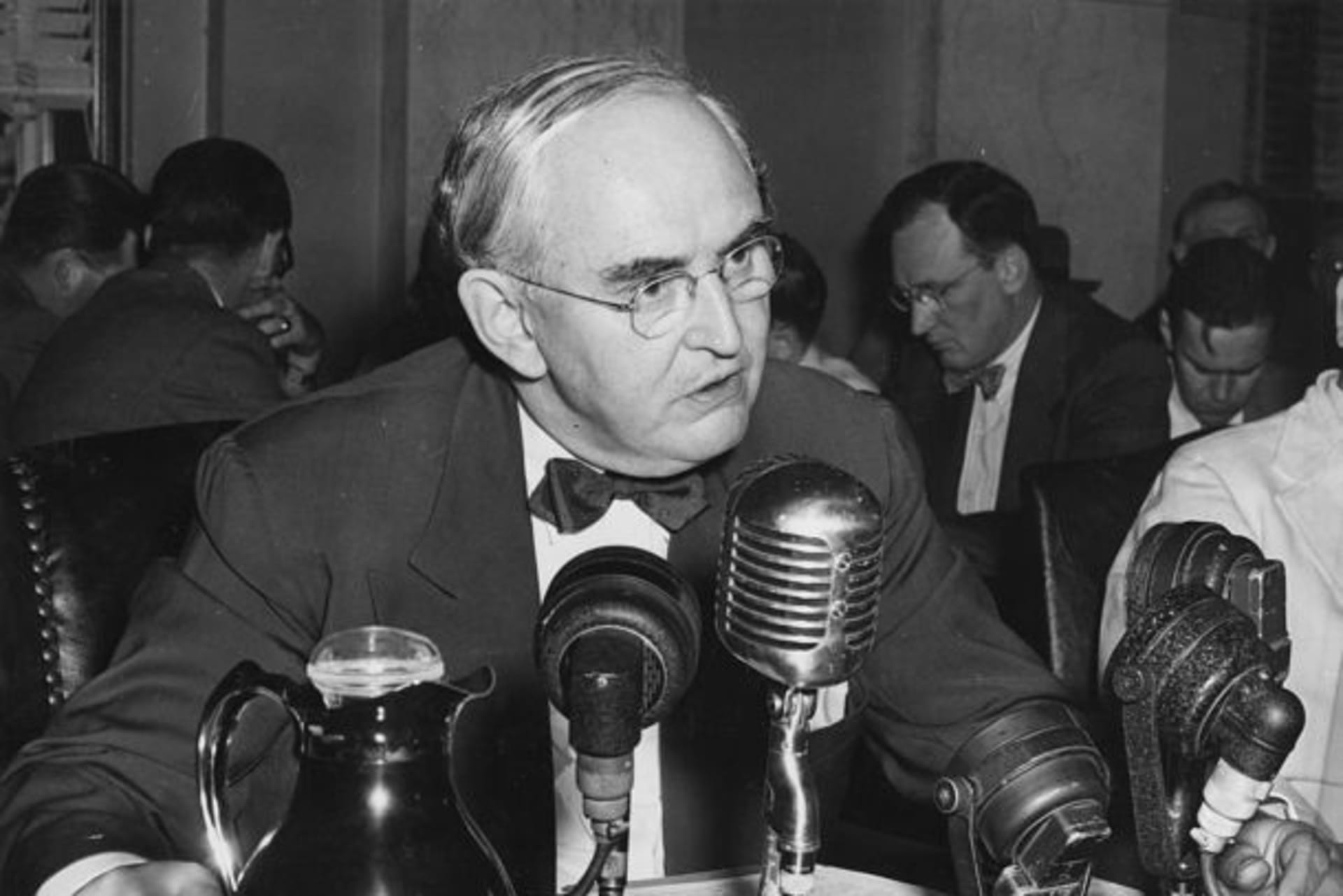 <p>Senator Arthur H. Vandenberg (R-MI) speaking at the Senate on June 9, 1948.</p>
