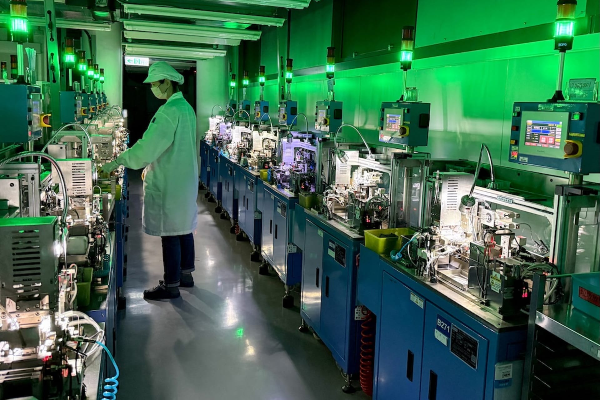 <p>An employee reviews the chip resistor production line at Yageo’s factory in Kaohsiung, Taiwan, June 6, 2025.</p>
