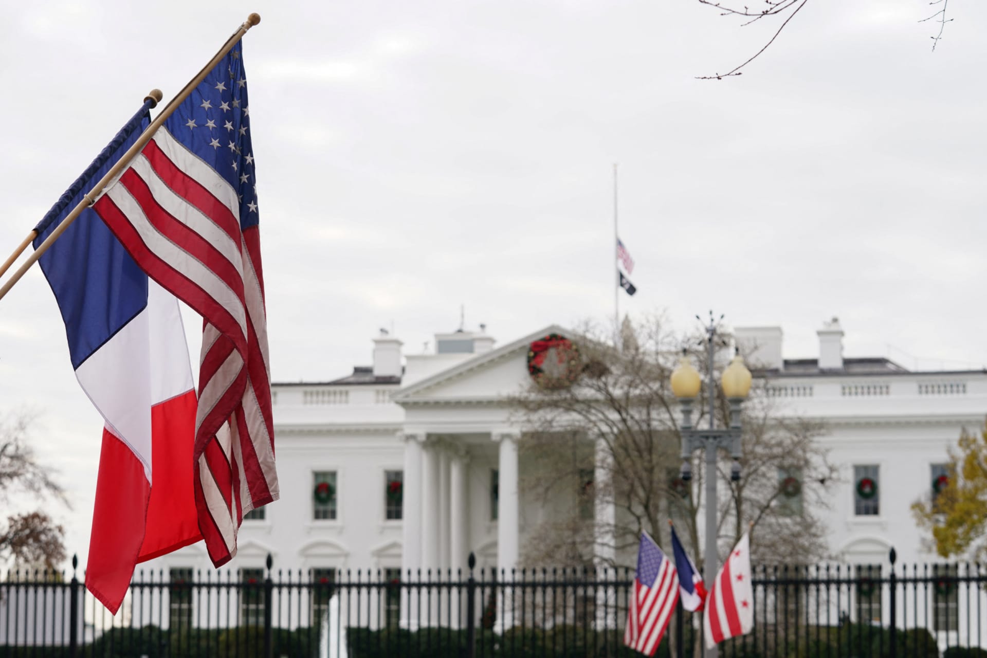 <p>French flag flies outside the White House in Washington.</p>