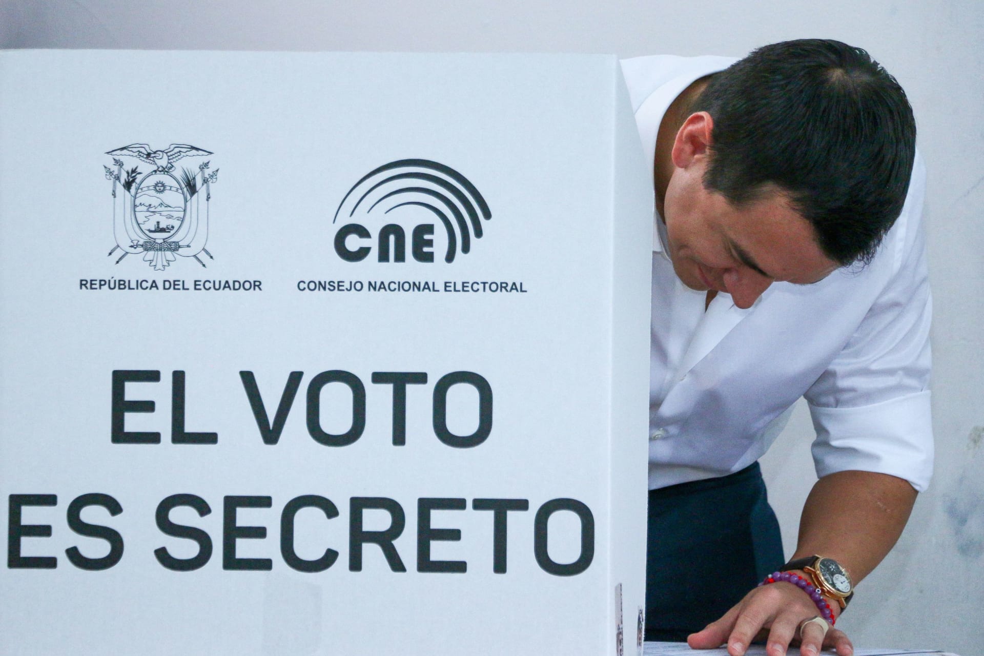 Photo of Ecuadorian President Daniel Noboa voting on security referendum