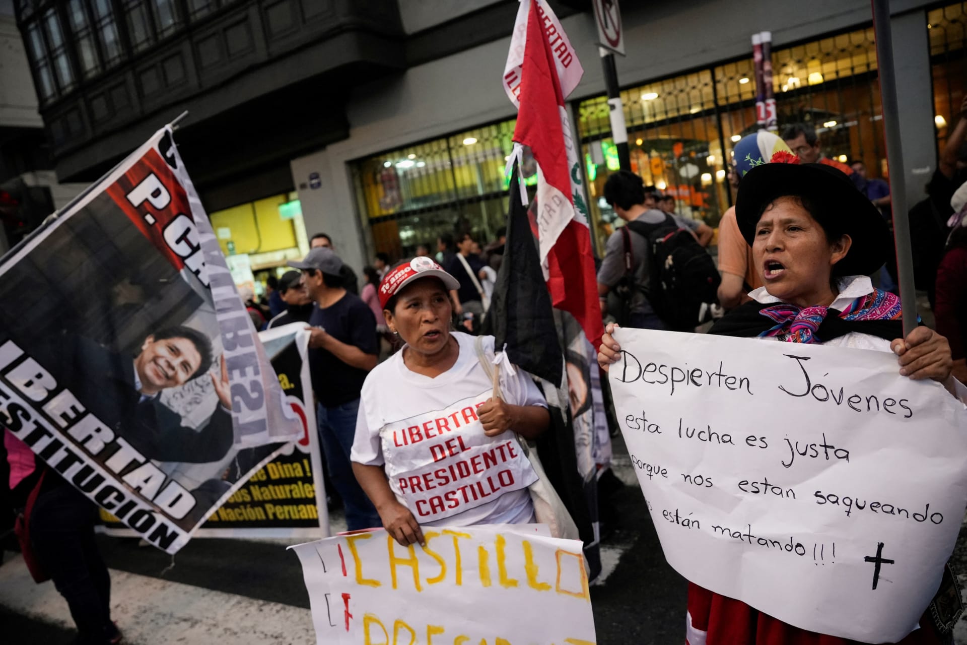Photo of Peruvian protestors demonstrating against President Dina Boluarte