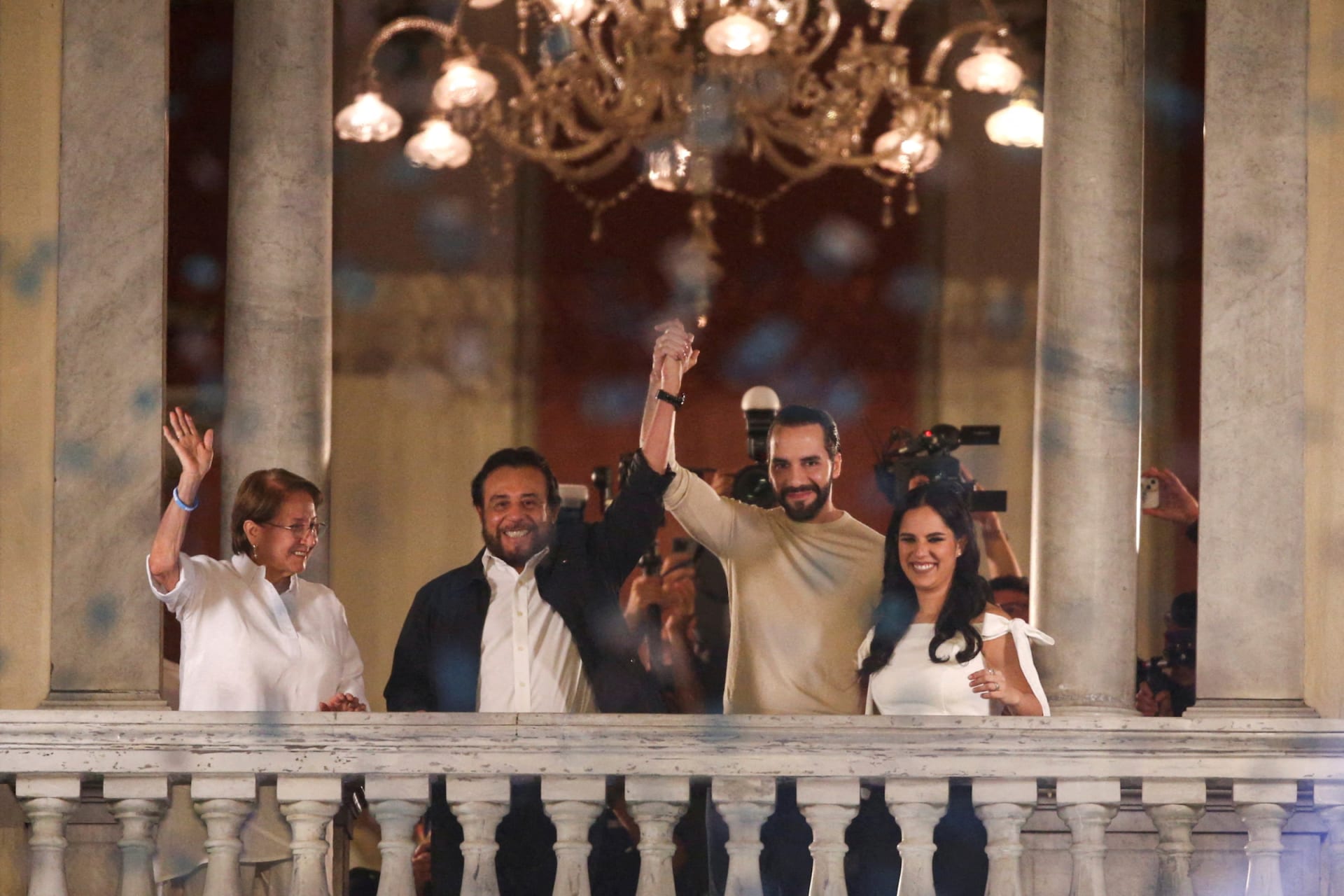 Photo of Salvadoran President Nayib Bukele and Vice President Felix Ulloa and their wives