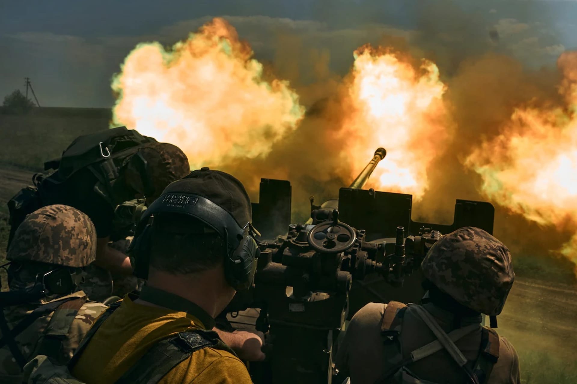 <p>Ukrainian soldiers fire a cannon near Bakhmut, an eastern city where fierce battles against Russian forces have been taking place, in the Donetsk region of Ukraine on May 15.</p>
