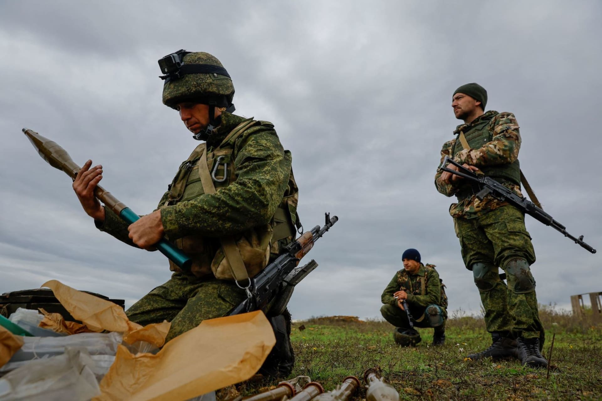 <p>Newly-mobilised Russian reservists take part in a training on a range in Donetsk region.</p>