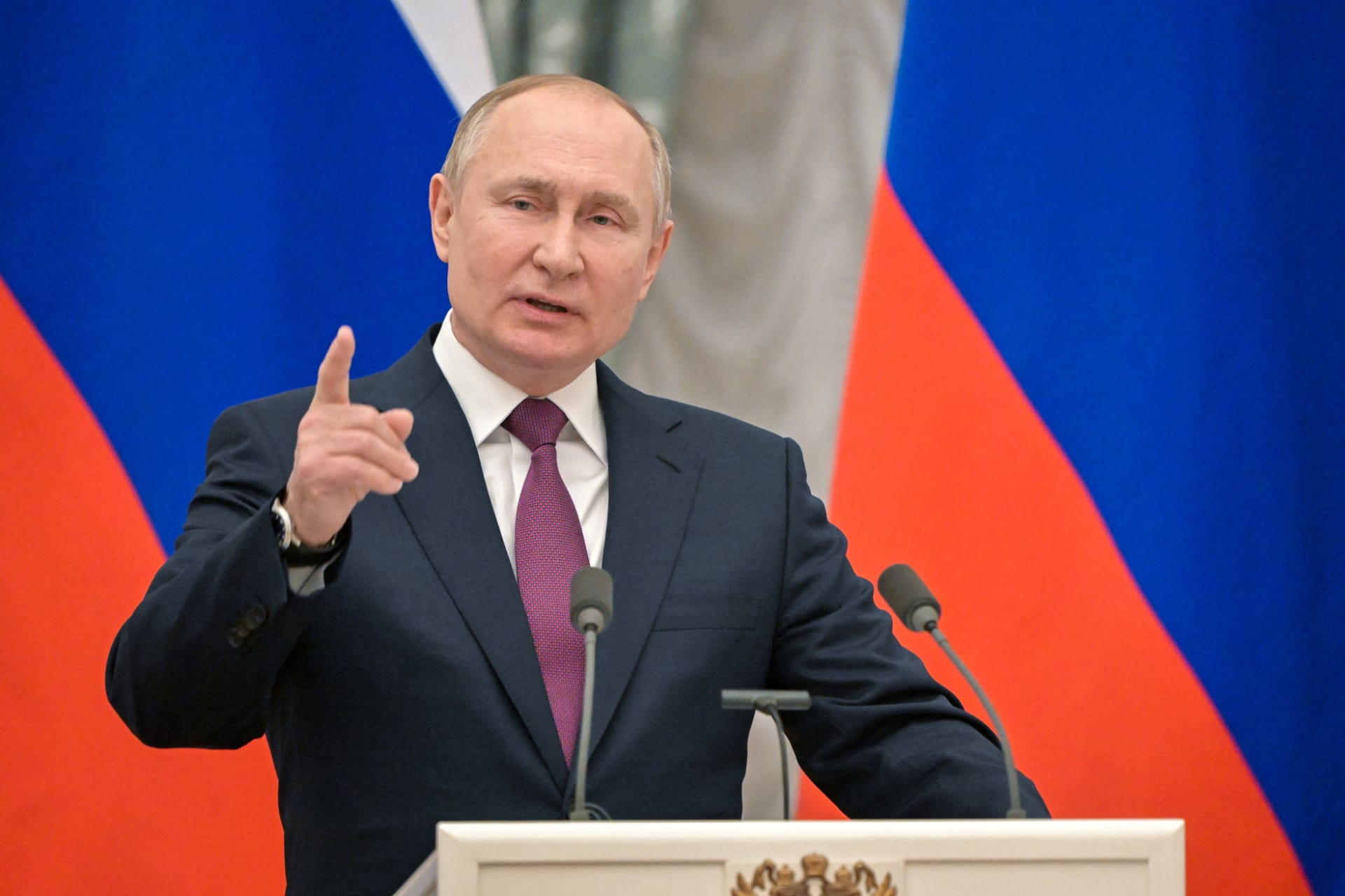 <p>Russian President Vladimir Putin meets with German Chancellor Olaf Scholz in Moscow.</p>