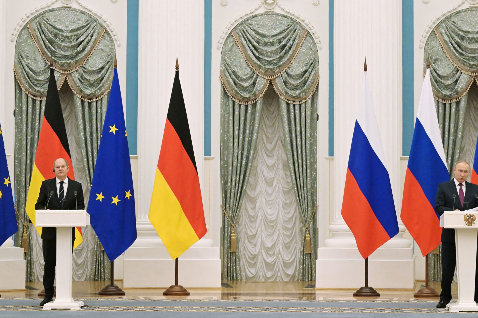 <p>Russian President Vladimir Putin meets with German Chancellor Olaf Scholz in Moscow.</p>