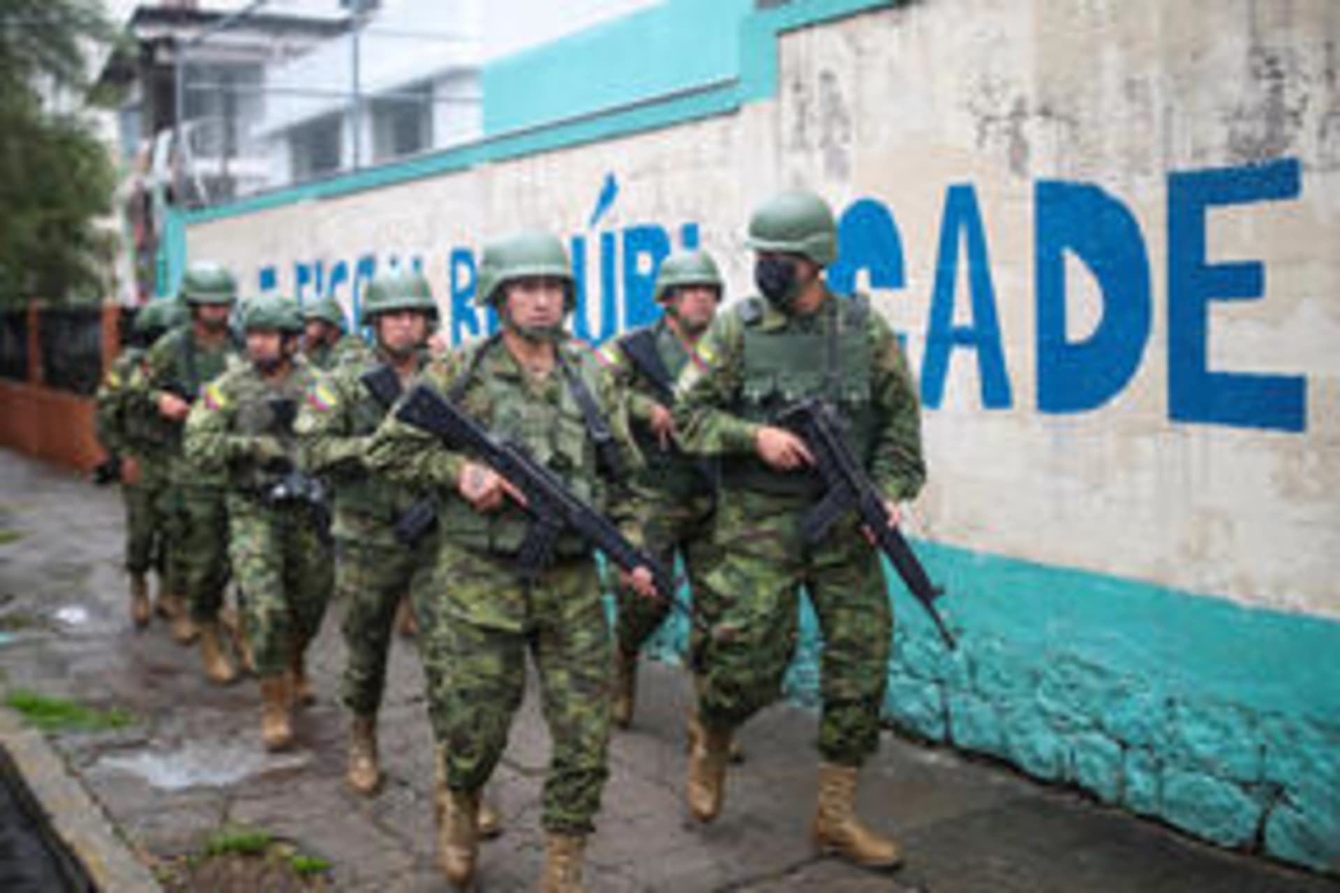 Photos of Ecuadorian Soldiers