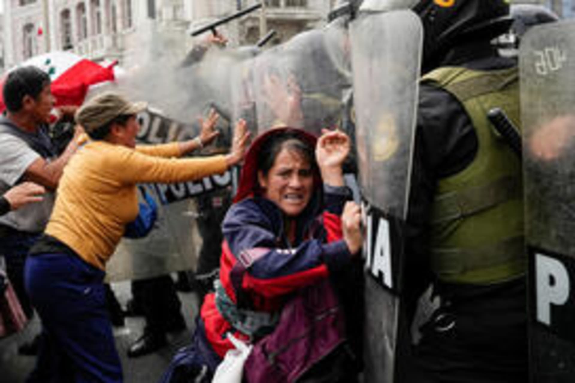 Photo of Peruvian Protestors Clashing with Police