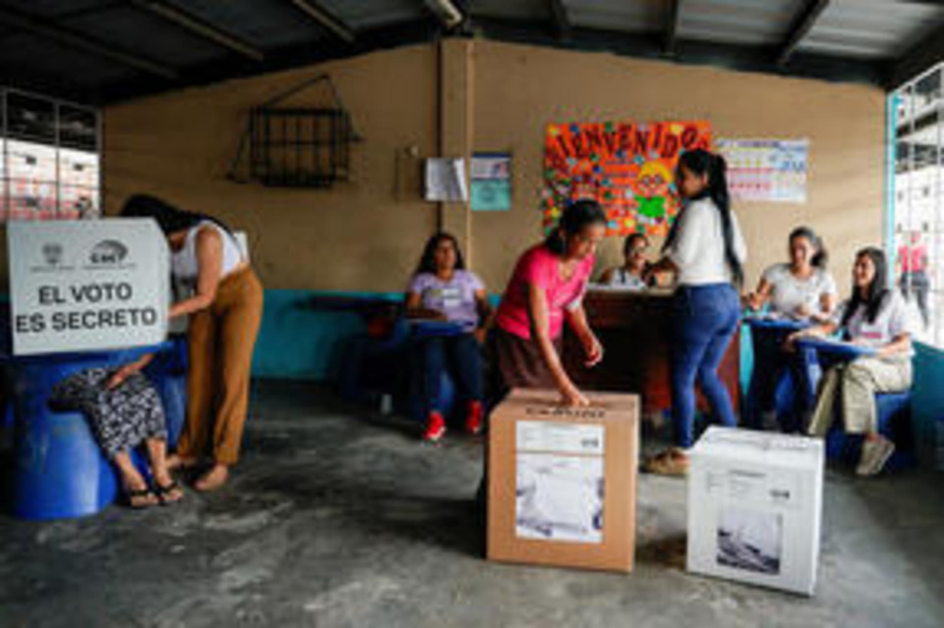 Photo of Ecuadorian Citizens Voting in First Round Run-off