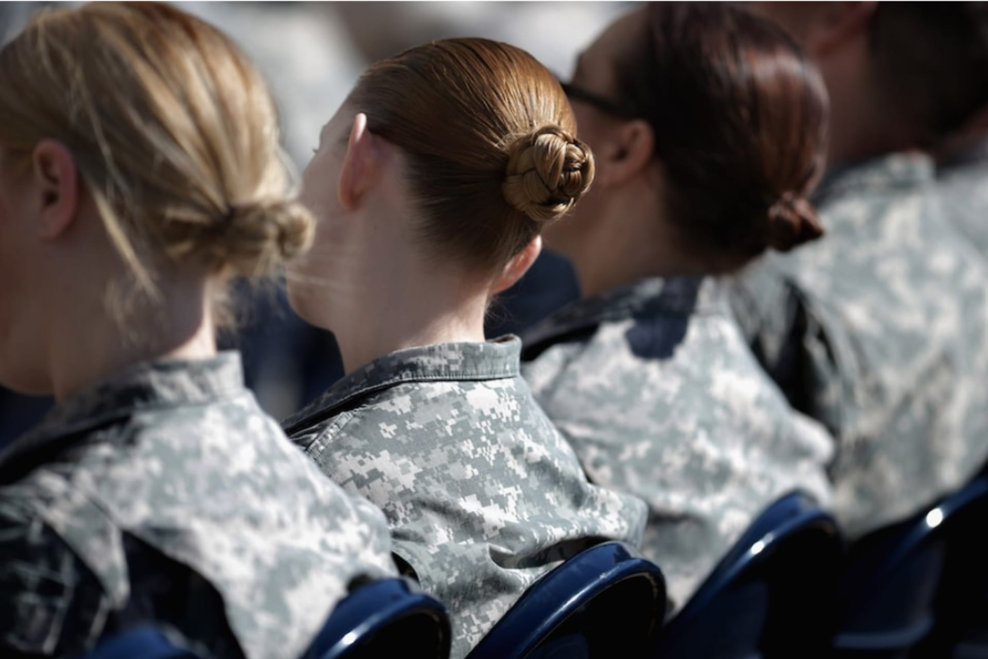 <p>Women soldiers at a ceremony outside the Pentagon in March 2015.</p>
