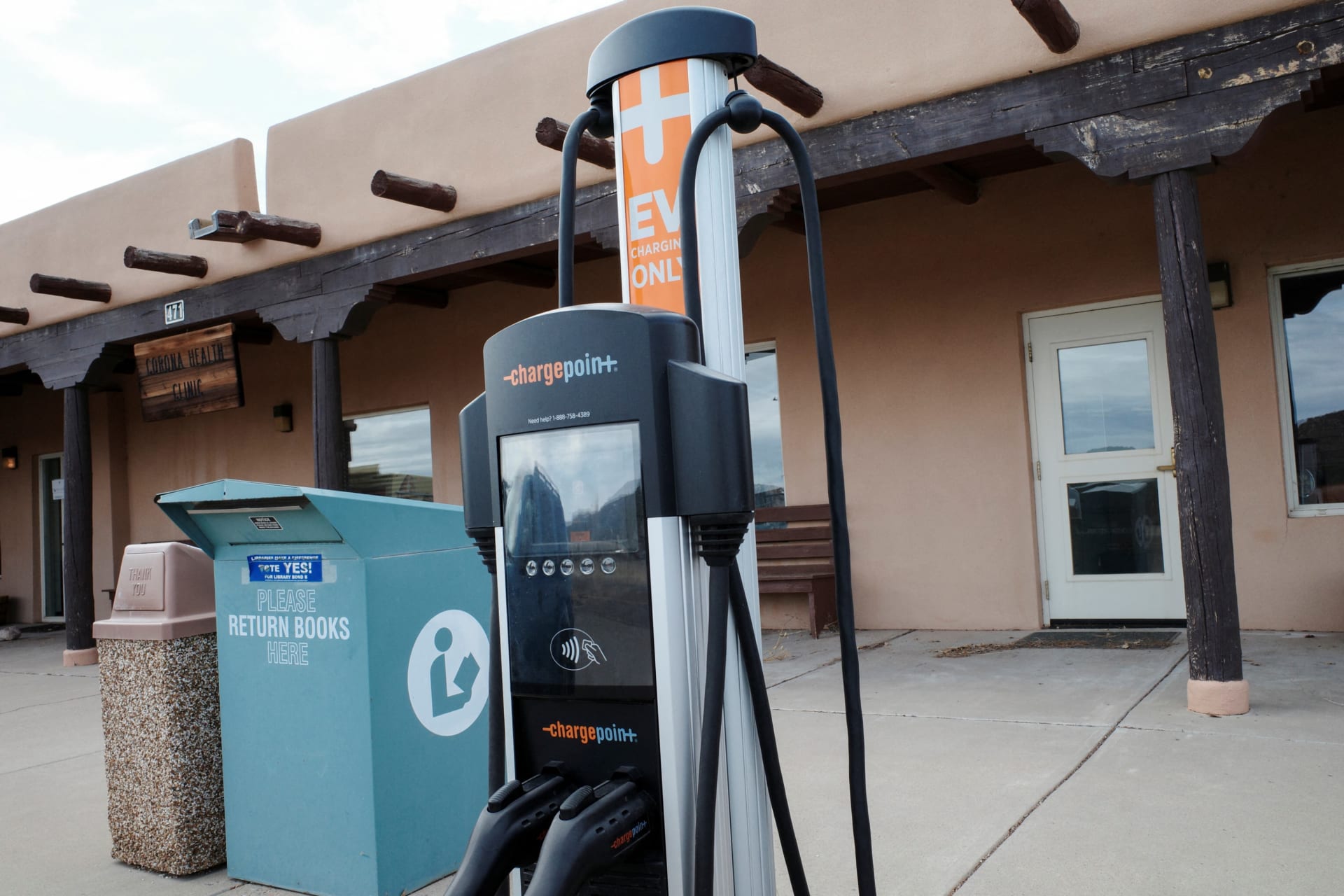 <p>Chargepoint EV charging station in Corona, New Mexico</p>
