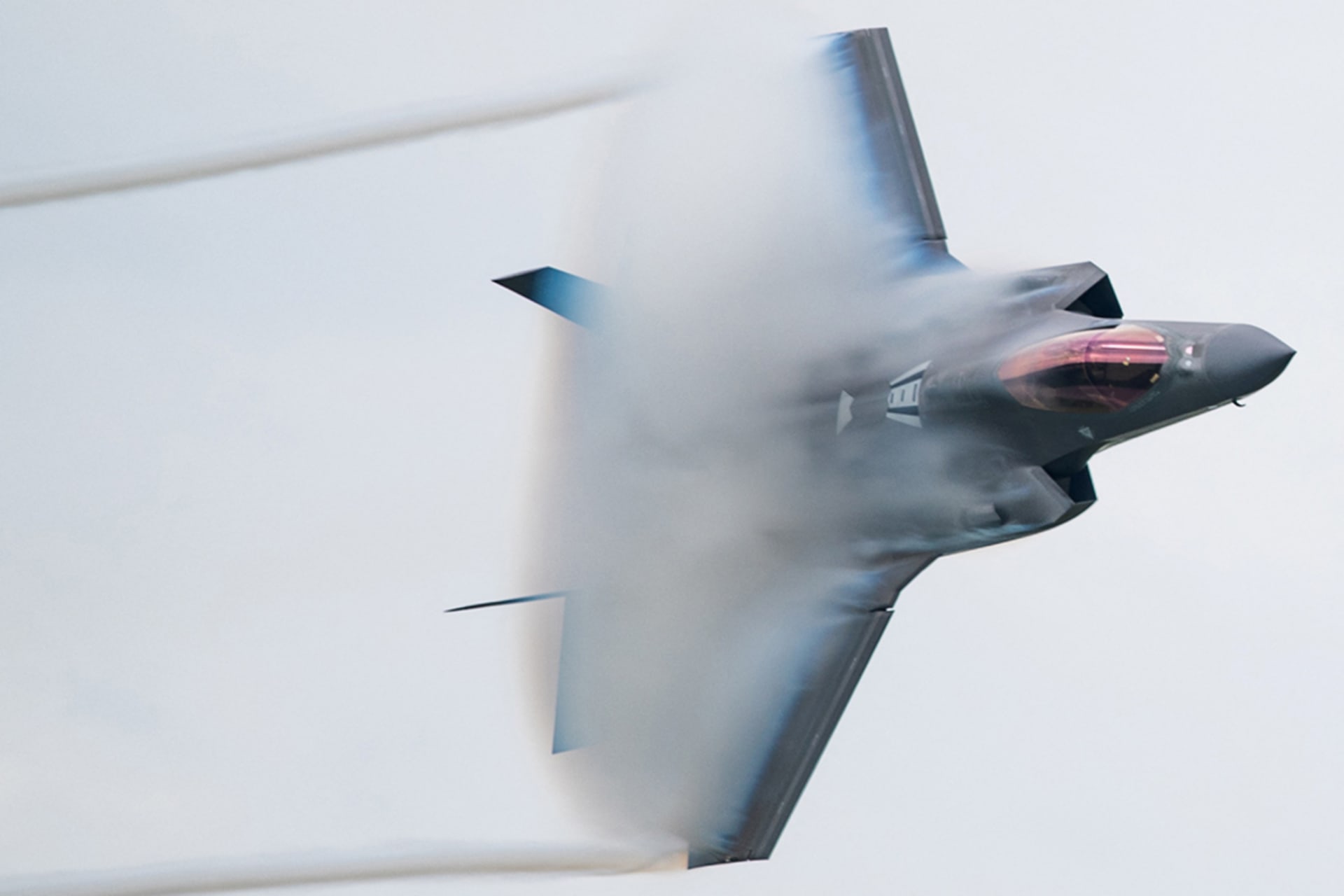 F-35 maneuver at air show