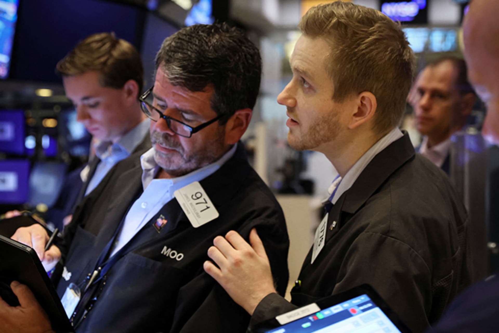 World Economic Update - NYSE traders pic
