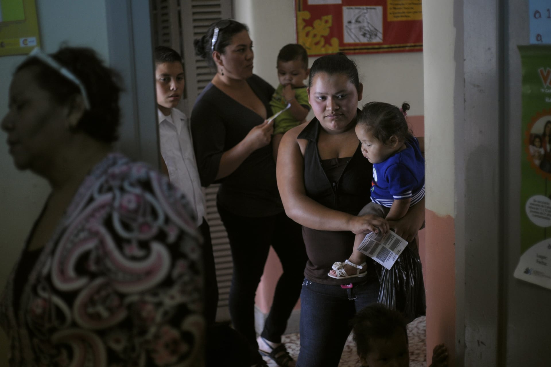 <p>Women and their children wait in line to receive a polio vaccine shot at a health center in Tegucigalpa, Honduras.</p>
