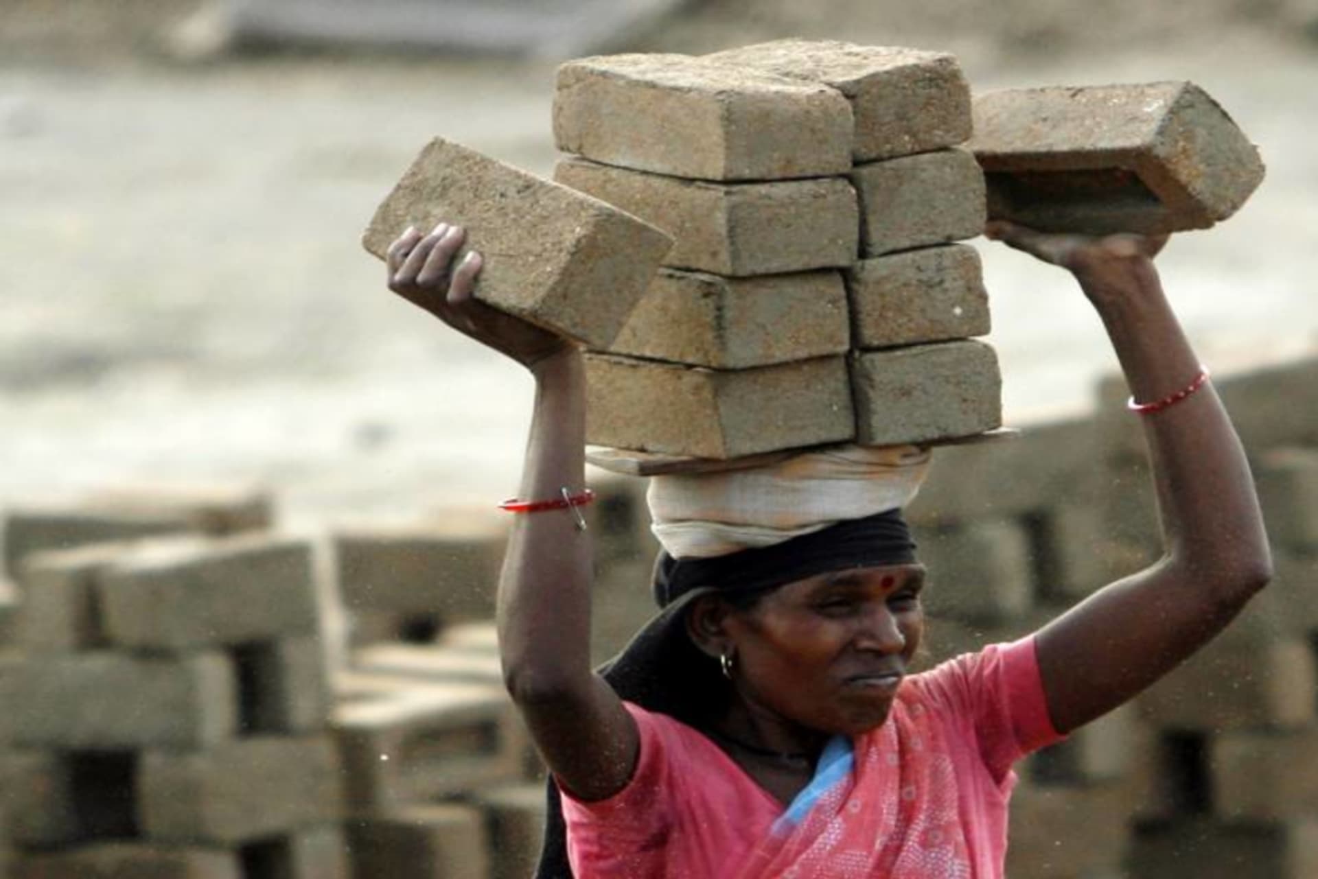 India-brick-factory-female-workerRTXE1N8.jpg