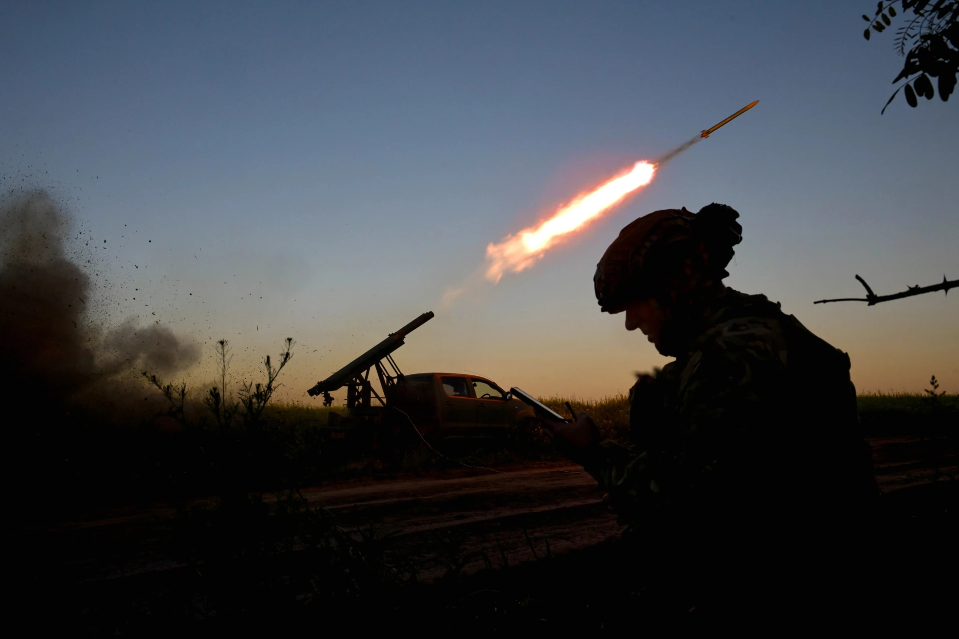 <p>A Ukrainian artilleryman uses a portable rocket launcher in Ukraine’s Zaporizhzhia region on May 23, 2025.</p>
