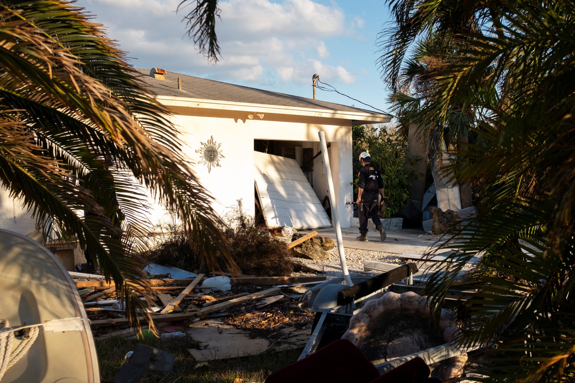 2022-10-05T021636Z_1393892077_RC2IUW9F3P8E_RTRMADP_3_STORM-IAN-FLORIDA