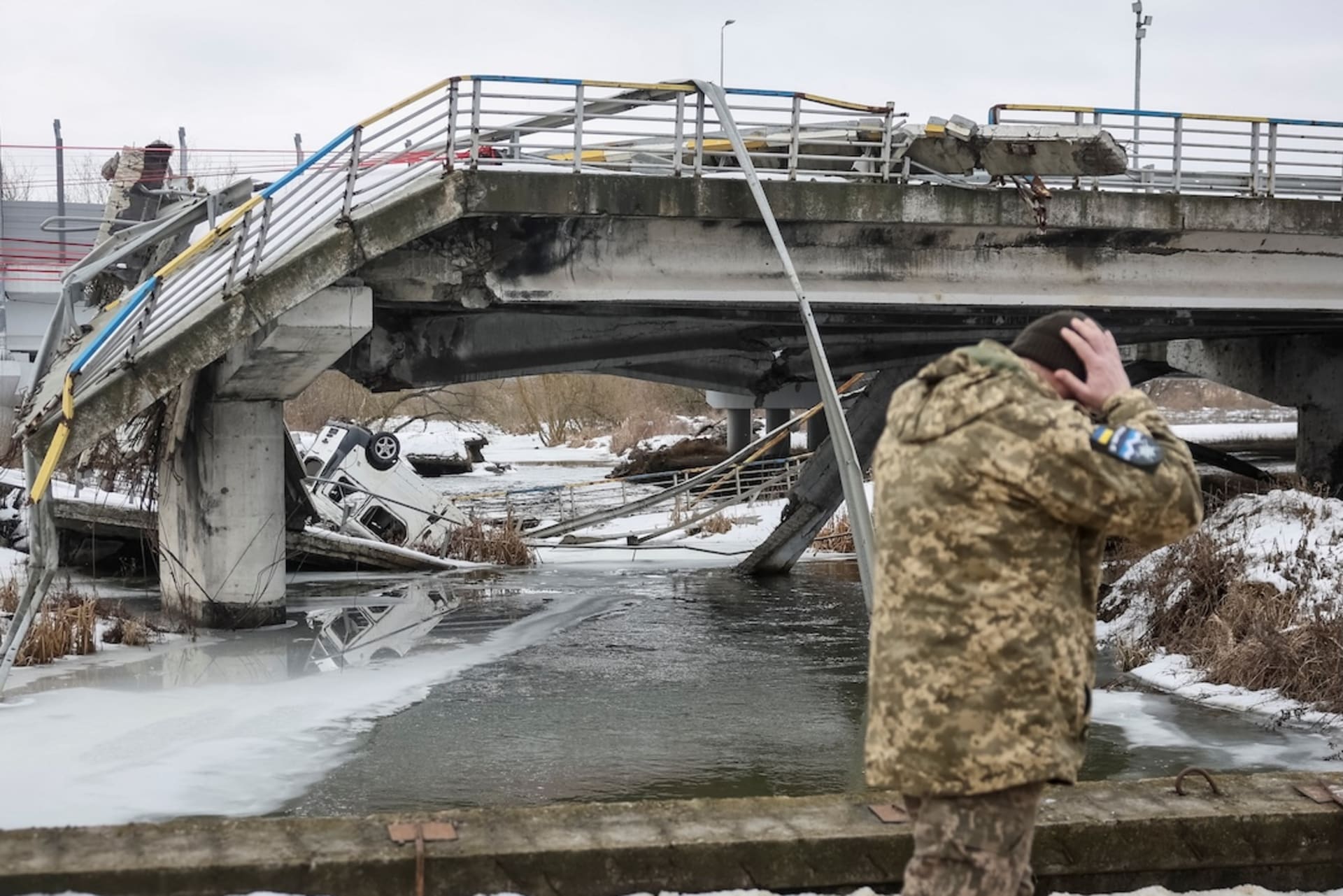 <p>A serviceman attends a memorial event to mark the fourth anniversary of the full-scale Russian invasion, amid Russia’s attack on Ukraine, at Romanivskyi Bridge, which was destroyed at the beginning of the war and which was the main way for evacuations of civilians from the front line area around the Ukrainian capital, in Irpin, outside of Kyiv, Ukraine February 24, 2026. </p>
