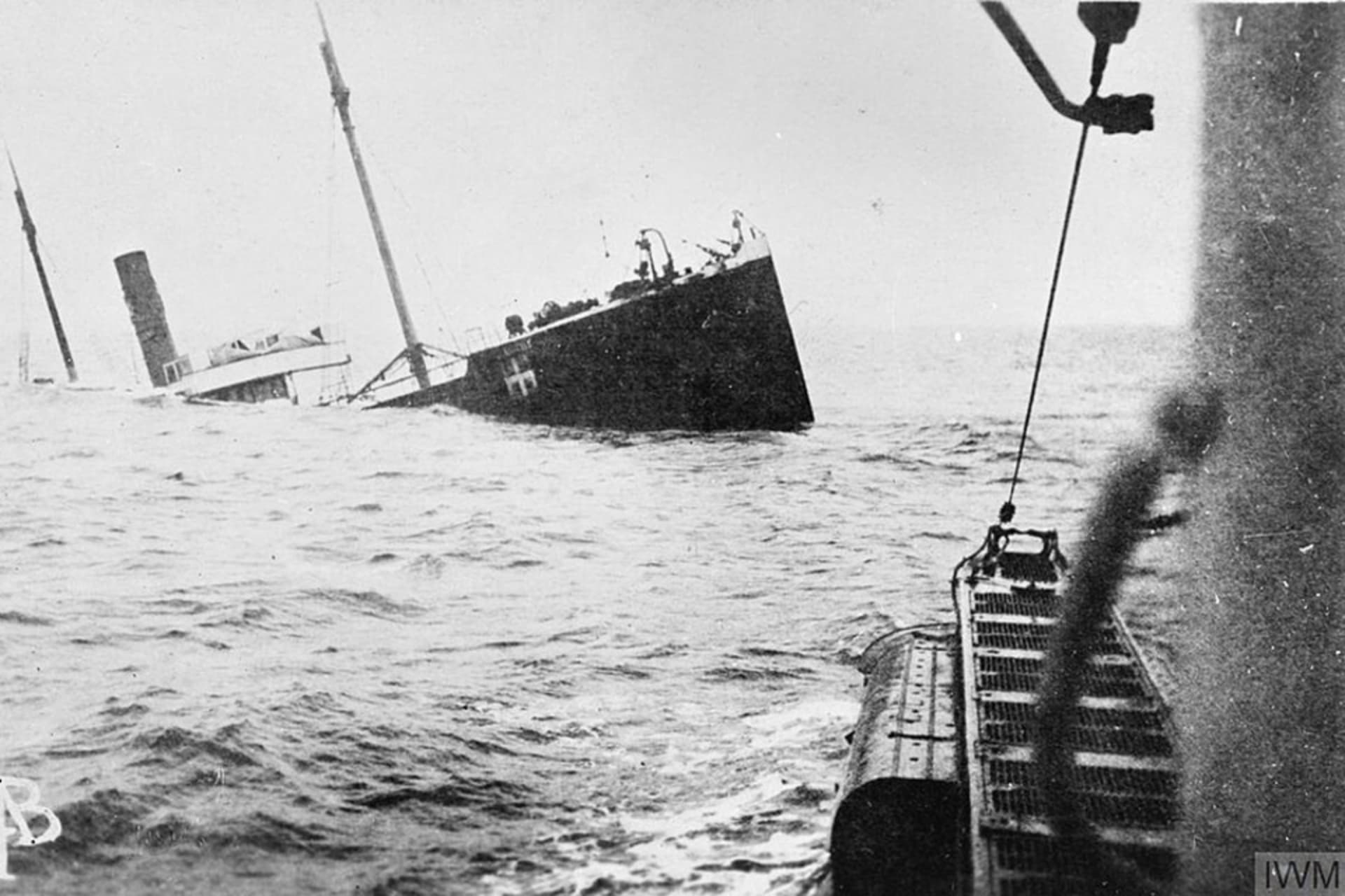 <p>View from the German submarine <i>UC-21</i> after it torpedoed the U.S. tanker <i>Illinois</i> on March 18, 1917.</p>
