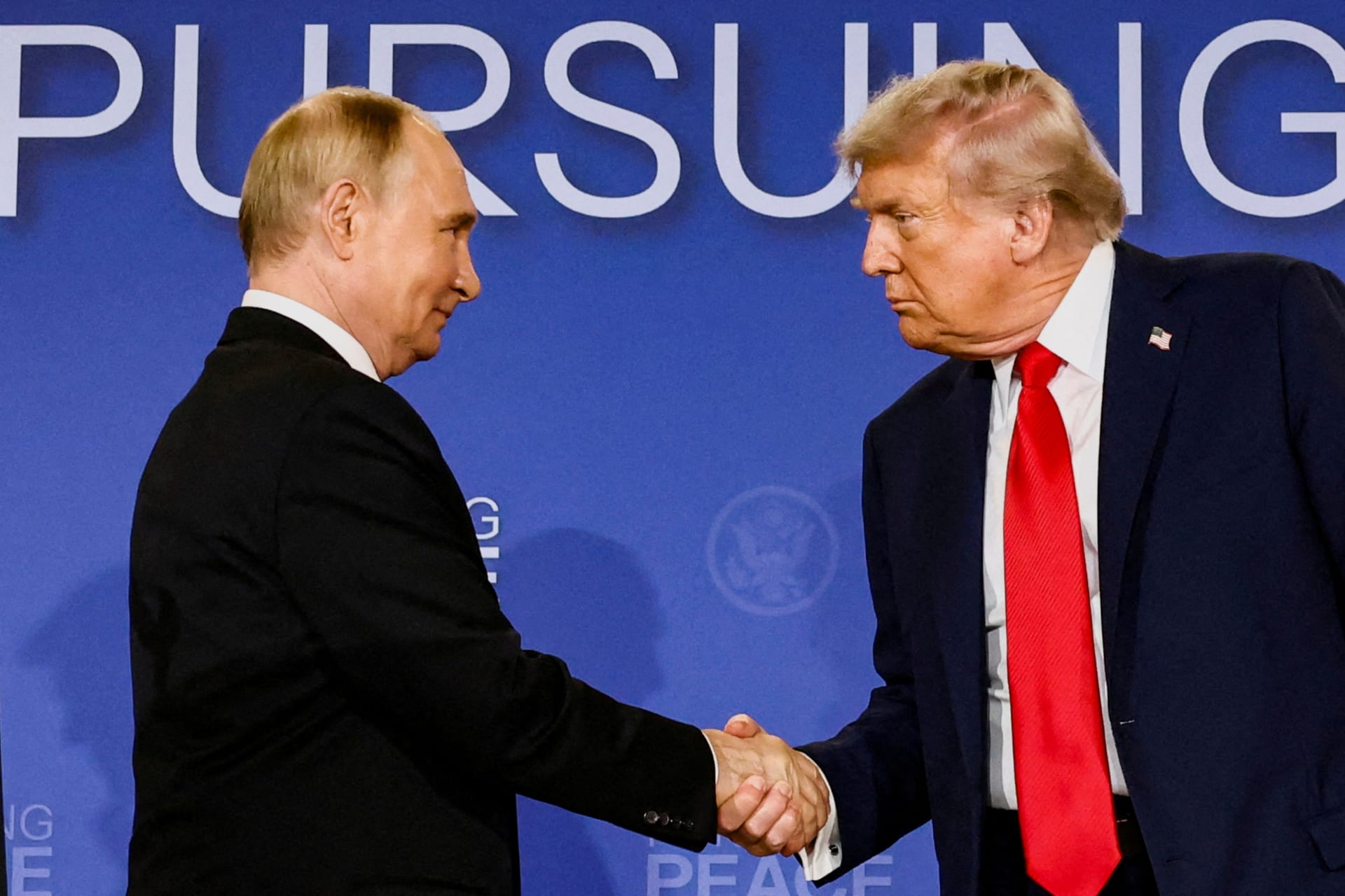<p>U.S. President Donald Trump and Russian President Vladimir Putin shake hands during a press conference following their meeting to negotiate an end to the war in Ukraine, at Joint Base Elmendorf-Richardson, in Anchorage, Alaska, U.S., August 15, 2025.</p>