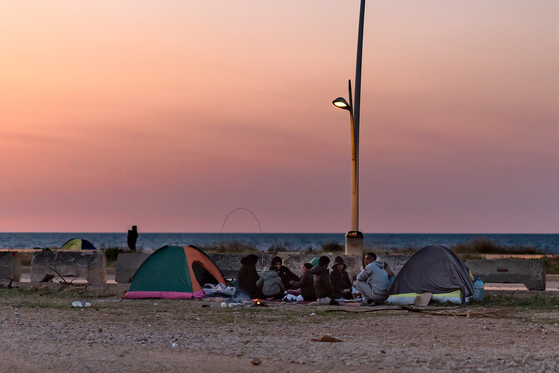 <p>Displaced families set up tents along Beirut’s waterfront after fleeing recent Israel-Hezbollah hostilities, March 10, 2026.</p>

