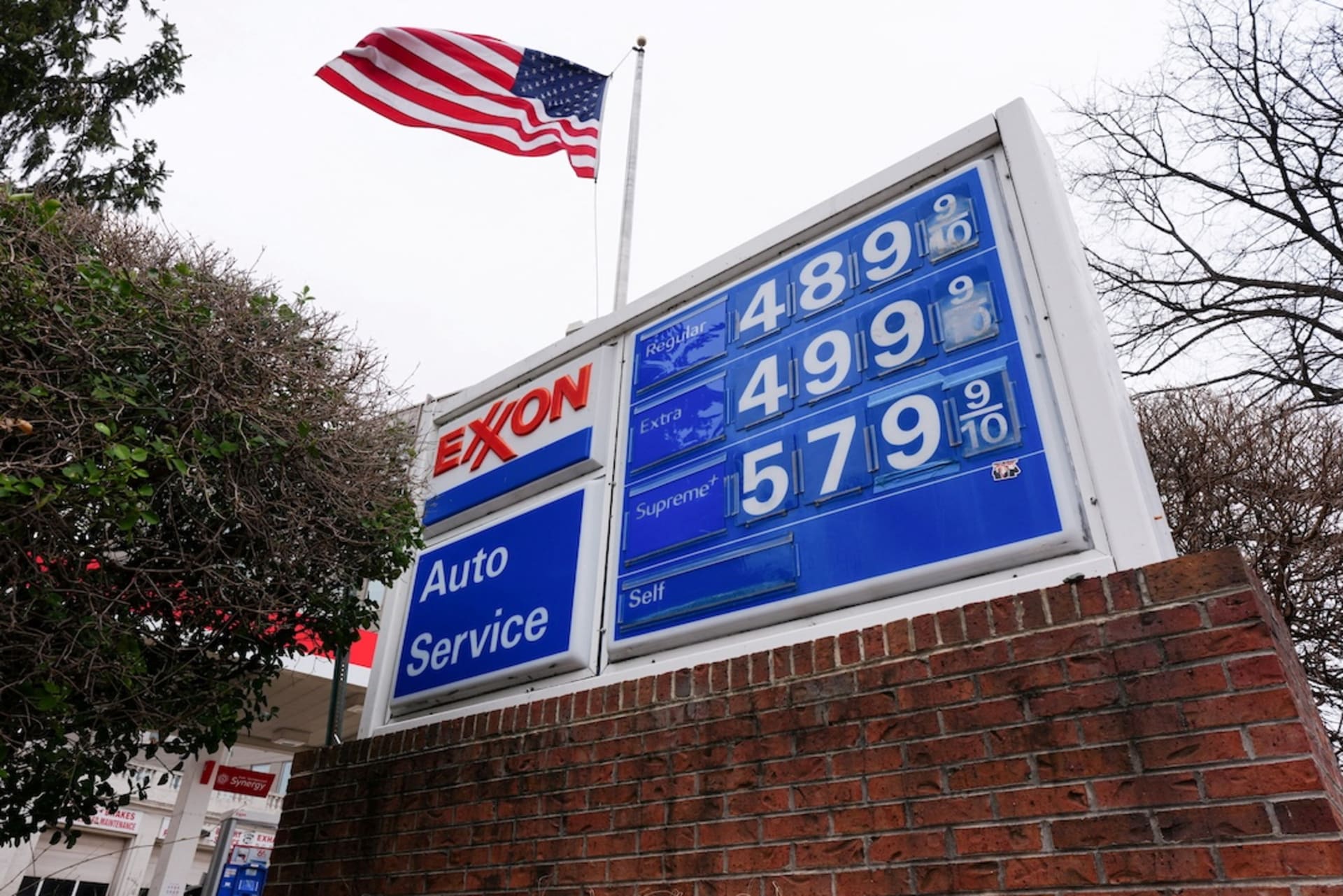 <p>A board displays gas prices amid the ongoing conflict with US-Israeli conflict with Iran, in Washington D.C., U.S., March 15, 2026.</p>
