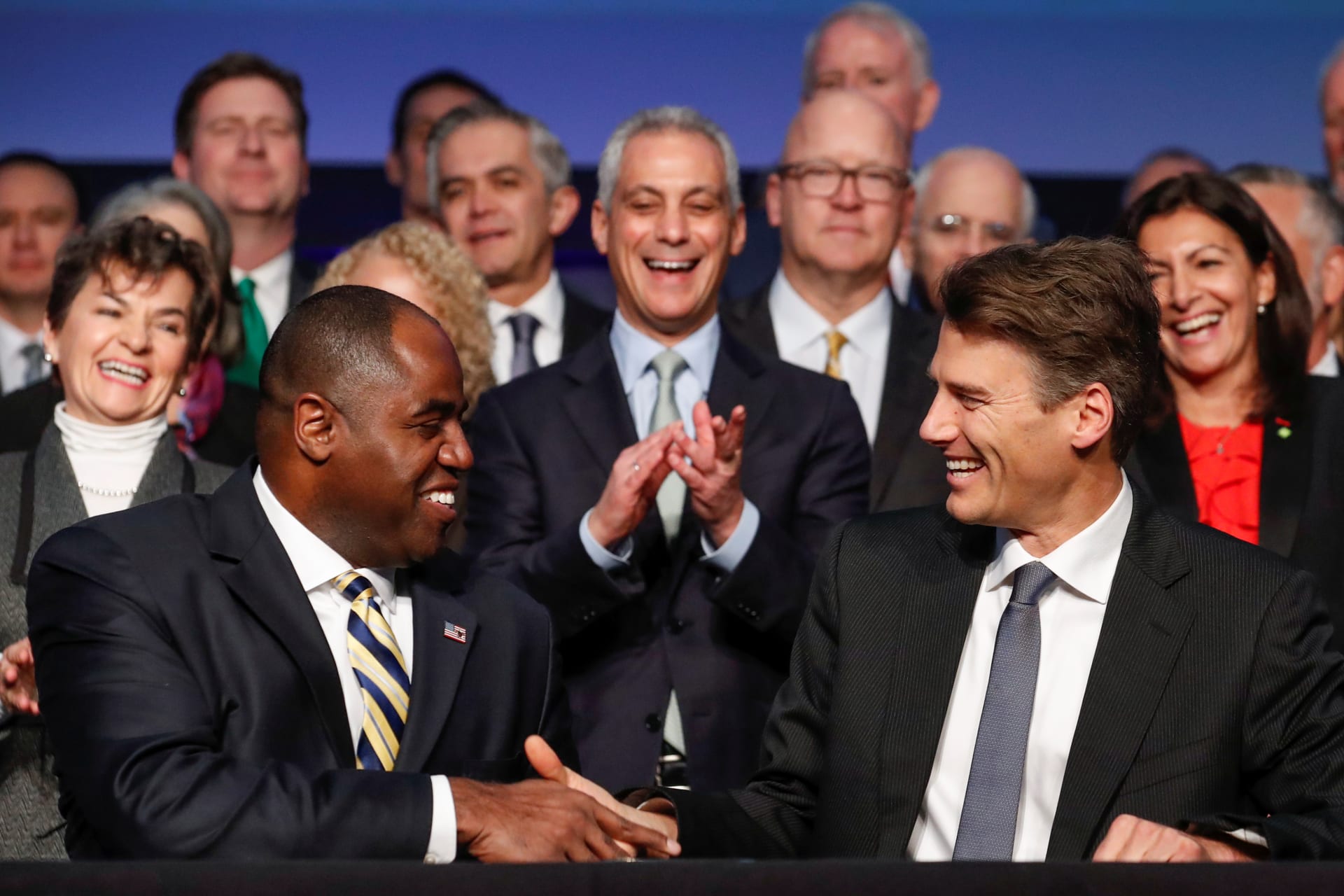 <p>Vancouver Mayor Gregor Robertson and Waukegan, Illinois Mayor Sam Cunningham shake hands after signing the Chicago Climate Charter, Chicago, Illinois, December 5, 2017.</p>
