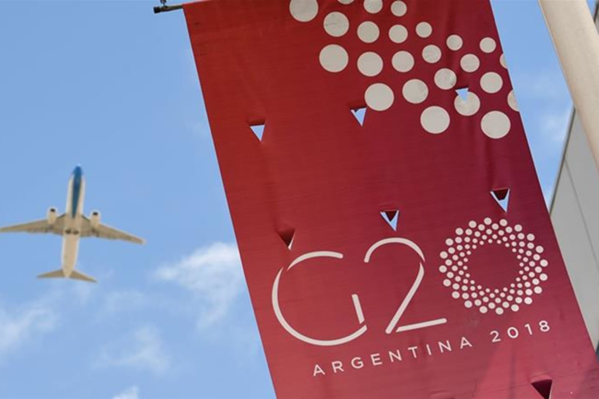<p>A jet liner flies over the G20 summit venue at the Costa Salguero Center in Buenos Aires</p>
