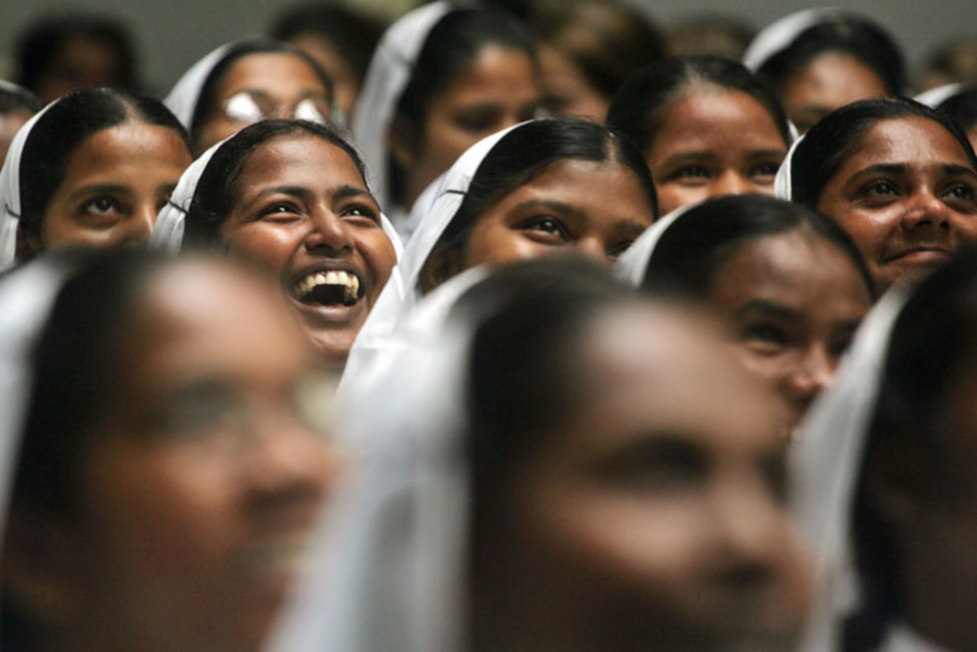 RTR1GZX6_29Oct15_Women_Mars.jpg
