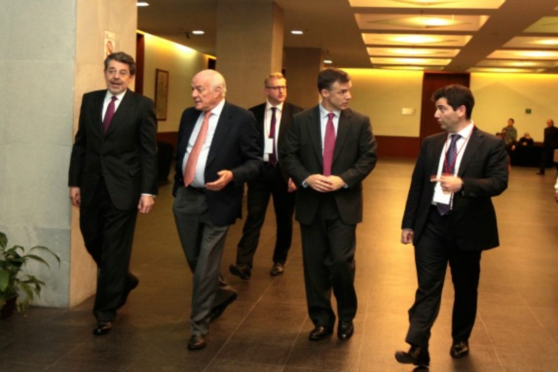 <p>Council members converse during the CoC Fourth Regional Conference (Gustavo Benitez).</p>
